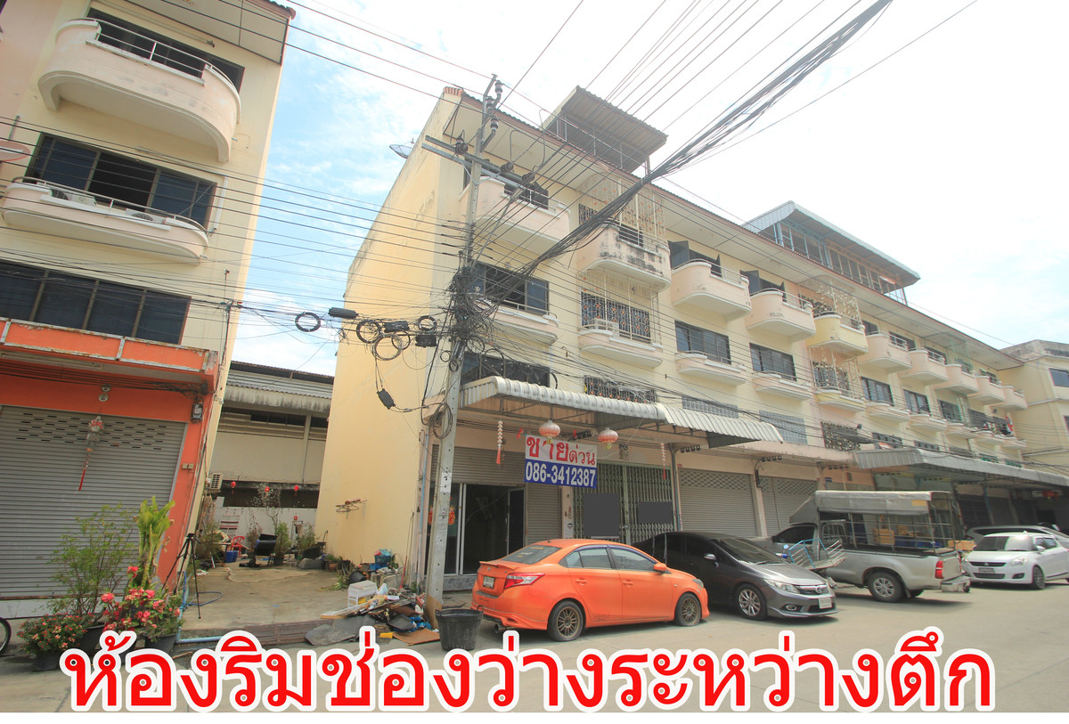For SaleShop HouseRathburana, Suksawat : Suksawat shophouse, Pracha Uthit, Suksawat 2, Suksawat 64, Pracha Uthit 33, corner room, along the main road in front of the project. Suitable for living, trading, making an office, 3 floors, has a mezzanine, rooftop, near Bhumibol Bridge, price negotiabl