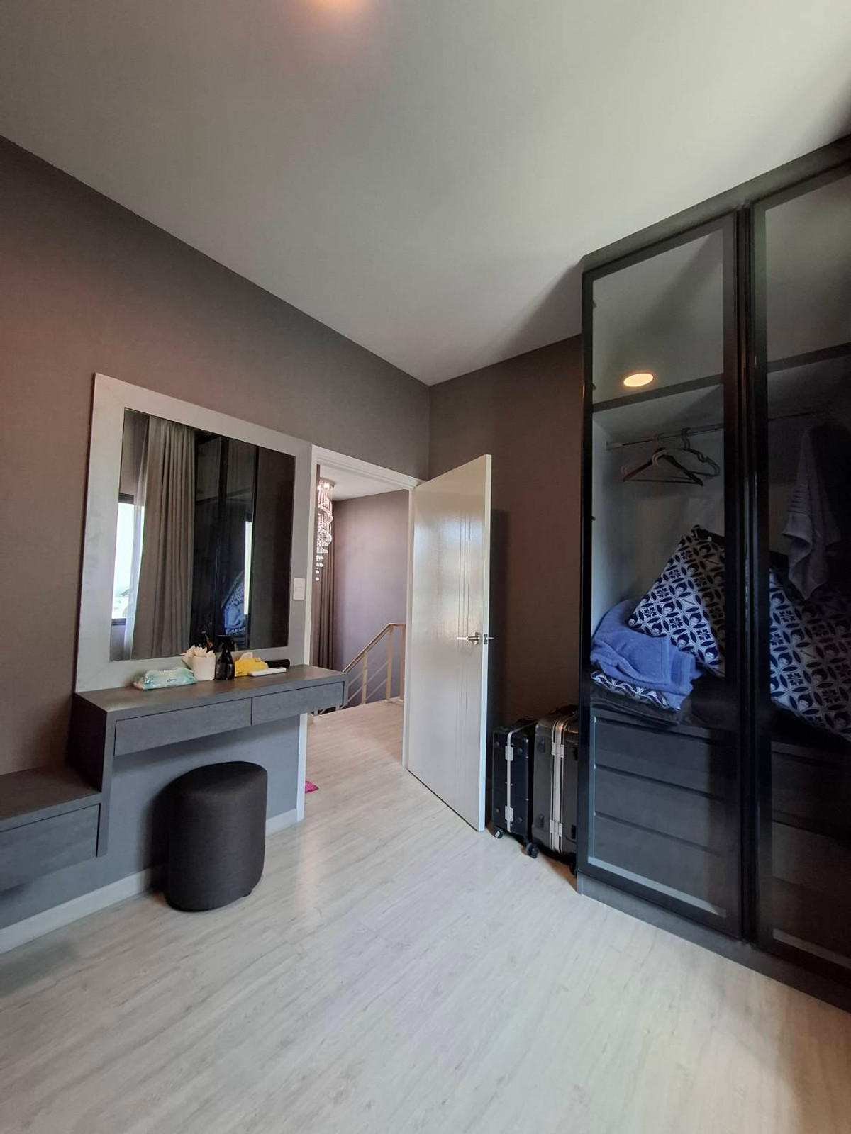 ขายบ้านปทุมธานี รังสิต ธรรมศาสตร์ : บ้านเดี่ยวคุ้มค่าเกินราคา หลังมุม ตกแต่งพร้อมอยู่  ติดถนนเลียบมอเตอร์เวย์ และ BTS ลำลูกกา(ในอนาคต) เดินทางง่ายสะดวกในทุกๆ วัน ที่ อีโค เฮ้าส์ วงแหวน-ลำลูกกา