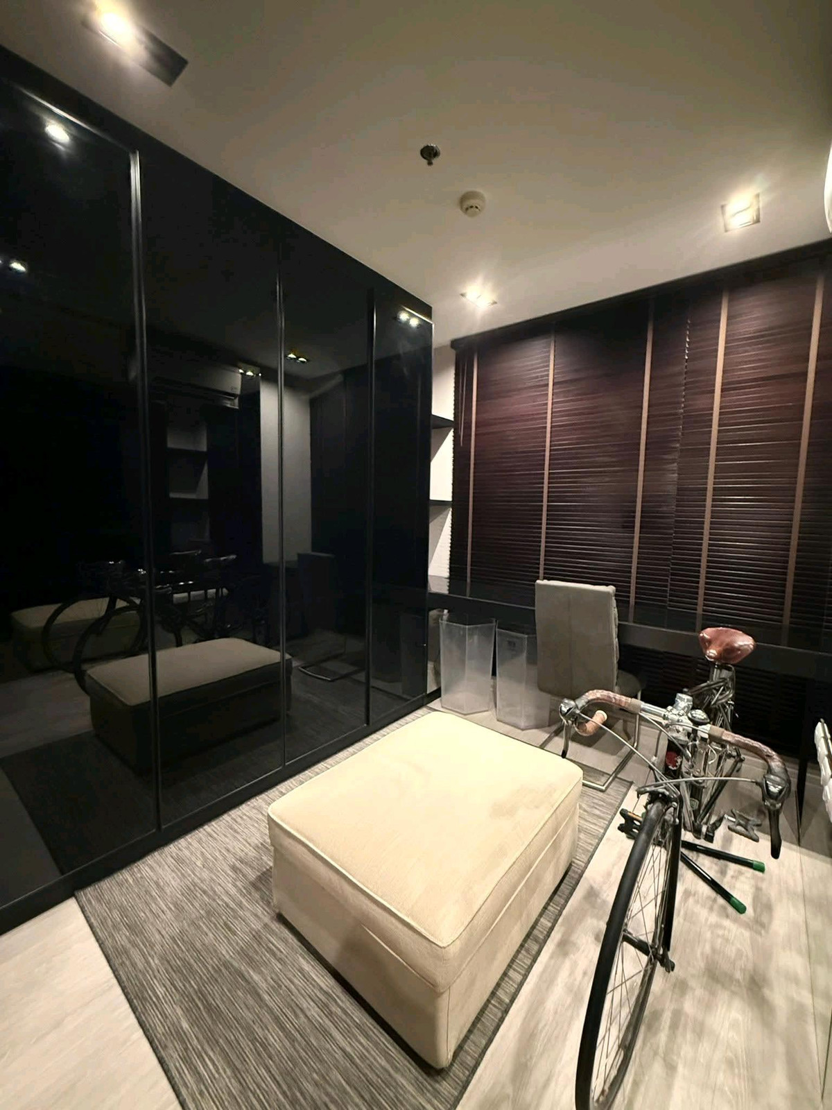 ให้เช่าคอนโดพระราม 9 เพชรบุรีตัดใหม่ RCA : ห้องใหม่ ให้เช่า Rhythm asoke 1 มี ห้อง walk in closet 