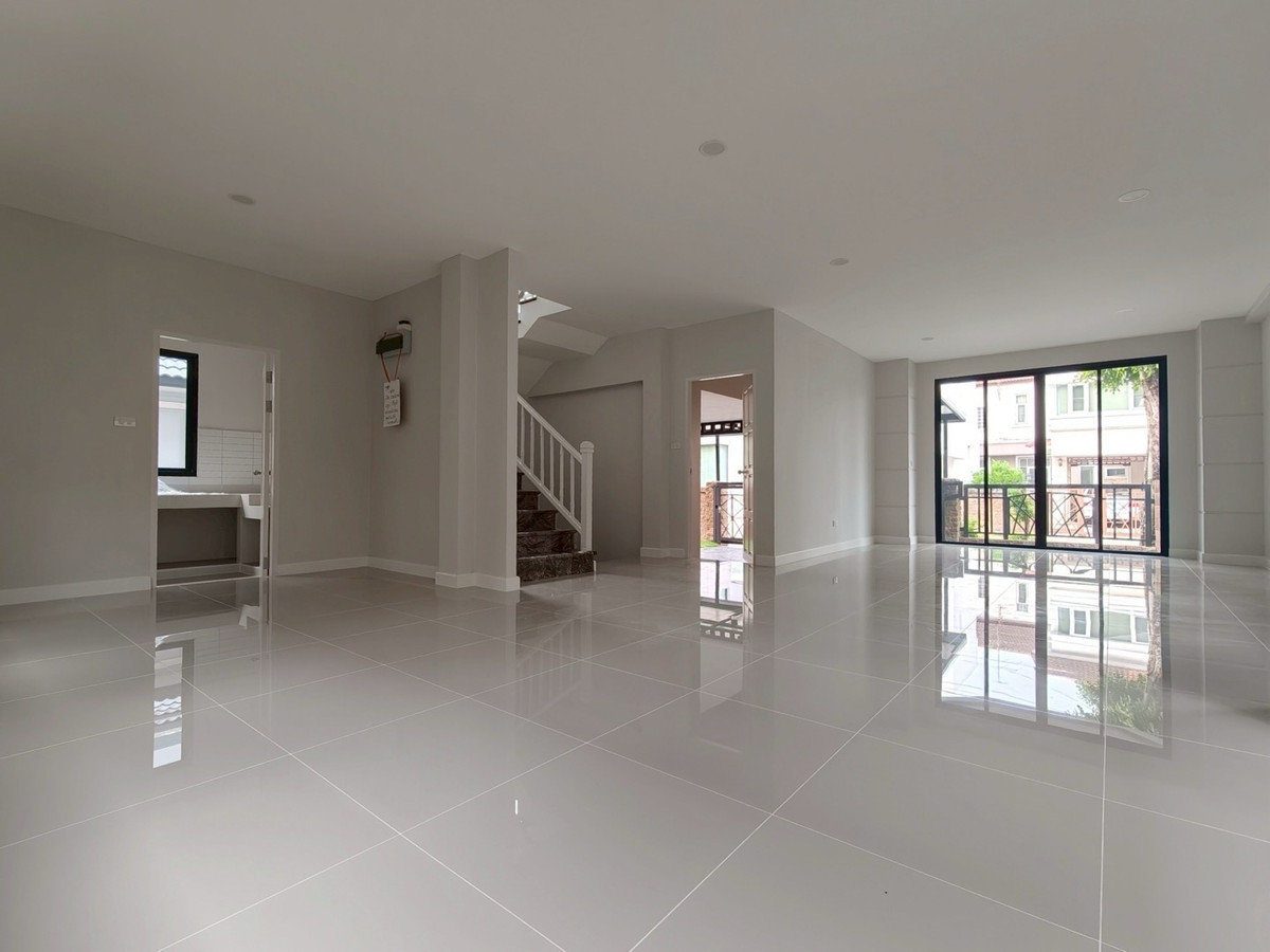 ขายบ้านรัตนาธิเบศร์ สนามบินน้ำ พระนั่งเกล้า : ขายบ้านรีโนเวทใหม่ หมู่บ้านธนาสิริ รัตนาธิเบศร์ บ้านเดี่ยว 2 ชั้น (หลังมุม) ติดถนนรัตนาธิเบศร์ ใกล้รถไฟฟ้าสายสีม่วง สถานีบางรักใหญ่ และทางด่วนศรีรัช สภาพพร้อมเข้าอยู่