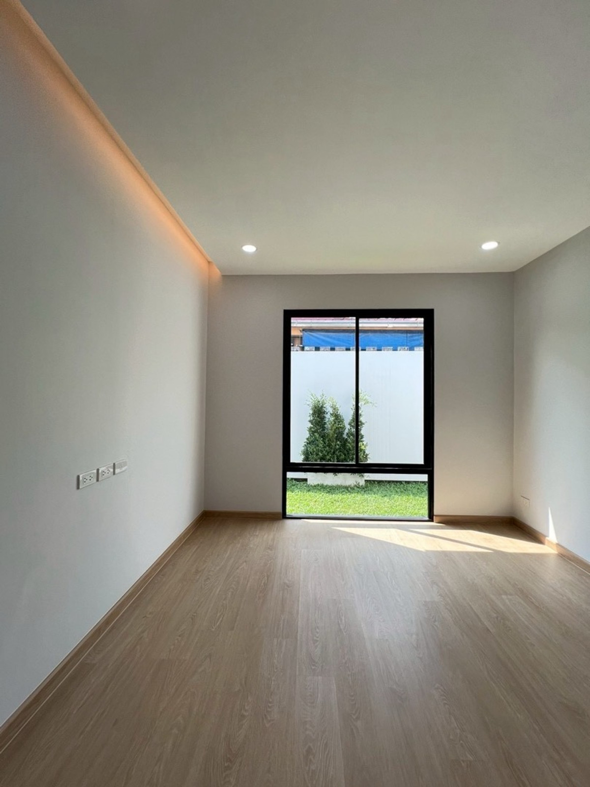 For SaleHouseKaset Nawamin,Ladplakao : Single house for sale, large area, city location, can enter and exit in many ways. Kaset-Nawamin location Soi Prasertmanukit 46