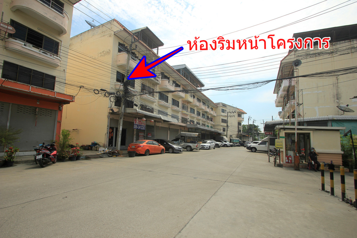 For SaleShop HouseRathburana, Suksawat : Suksawat shophouse, Pracha Uthit, Suksawat 2, Suksawat 64, Pracha Uthit 33, corner room, along the main road in front of the project. Suitable for living, trading, making an office, 3 floors, has a mezzanine, rooftop, near Bhumibol Bridge, price negotiabl