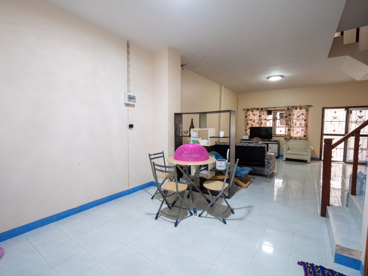 ขายทาวน์โฮมระยอง : #ขายทาว์นเฮาส์ #เมืองระยอง 26 ตรว. 3 นอน 2 น้ำ 2 จอด #ขายถูก 1.89 ล้าน สภาพพร้อมอยู่ ที่ตั้งตำบลทับมา ใกล้ถนนสุขุมวิท ติดถนนนครระยอง3 ซอยแหลมหิน-หนองมะหาด