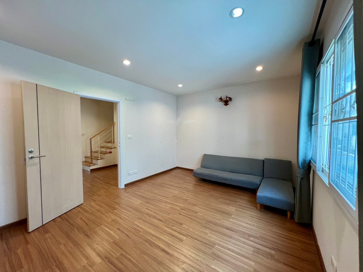 For RentTownhomePattanakan, Srinakarin : For Rent: 3-Storey Townhome at Villette City Pattanakarn 38 | Fully Furnished | South-Facing | Move-In Ready