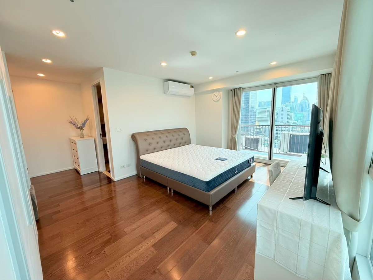For RentCondoNana, North Nana,Sukhumvit13, Soi Nana : Condo for rent 15 Sukhumvit Residences, fully furnished condo, ready to move in, close to BTS Nana and Asoke, convenient travel!!