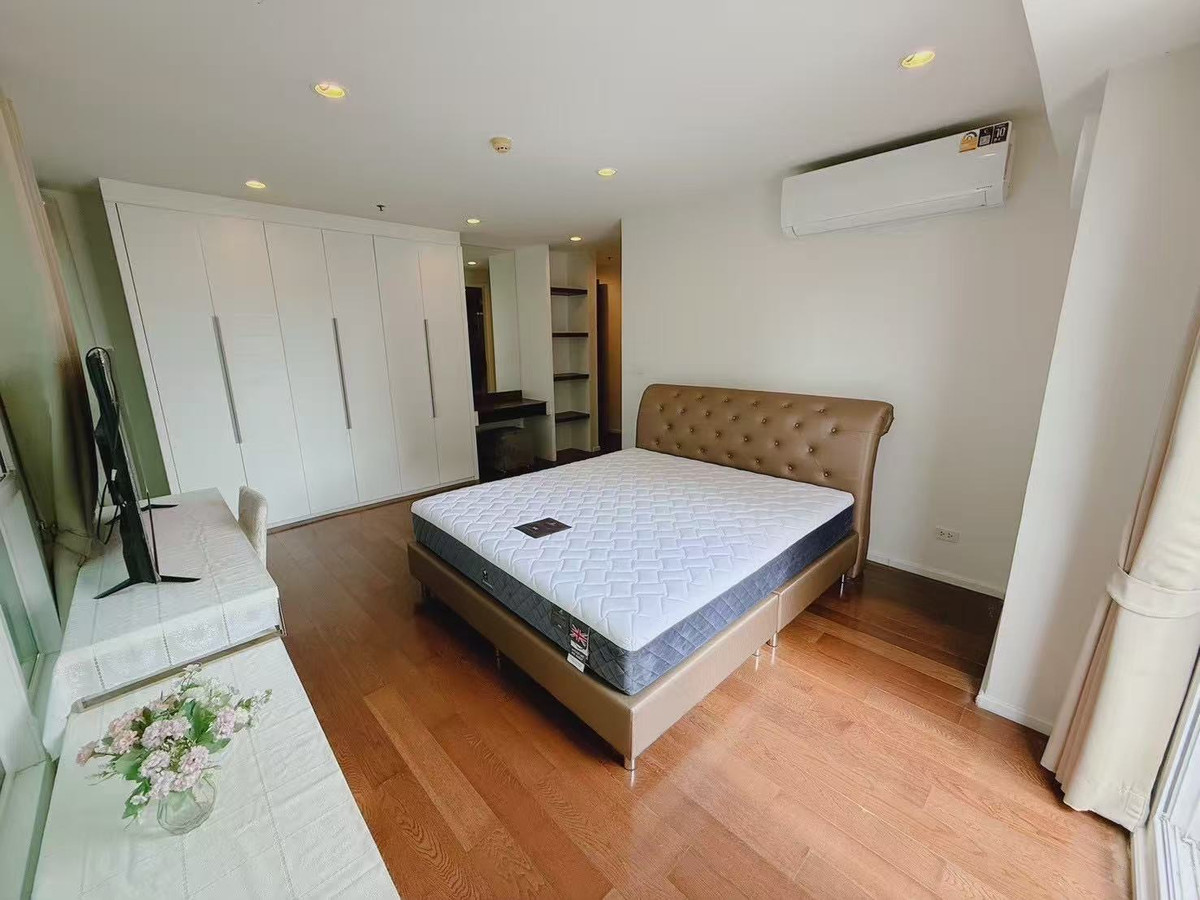 For RentCondoNana, North Nana,Sukhumvit13, Soi Nana : Condo for rent 15 Sukhumvit Residences, fully furnished condo, ready to move in, close to BTS Nana and Asoke, convenient travel!!