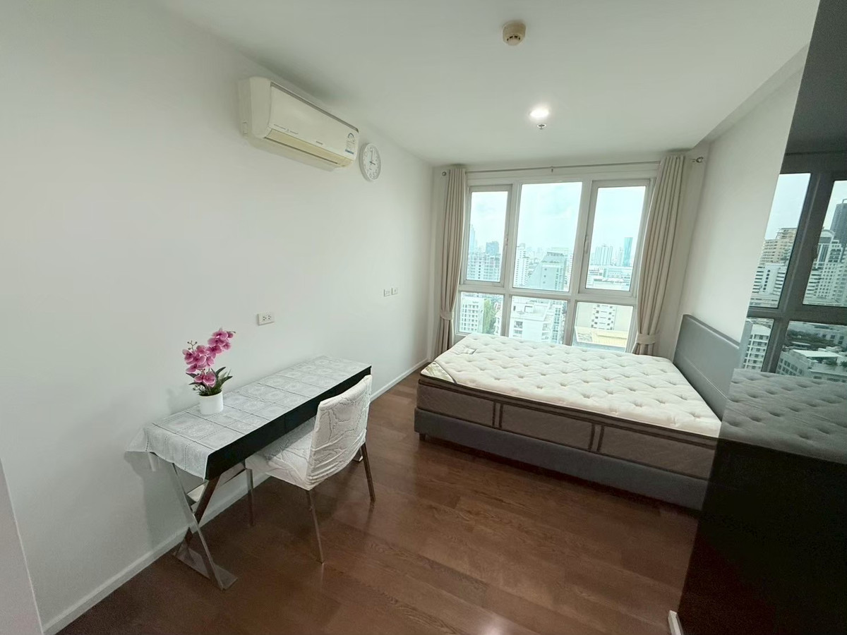 For RentCondoNana, North Nana,Sukhumvit13, Soi Nana : Condo for rent 15 Sukhumvit Residences, fully furnished condo, ready to move in, close to BTS Nana and Asoke, convenient travel!!