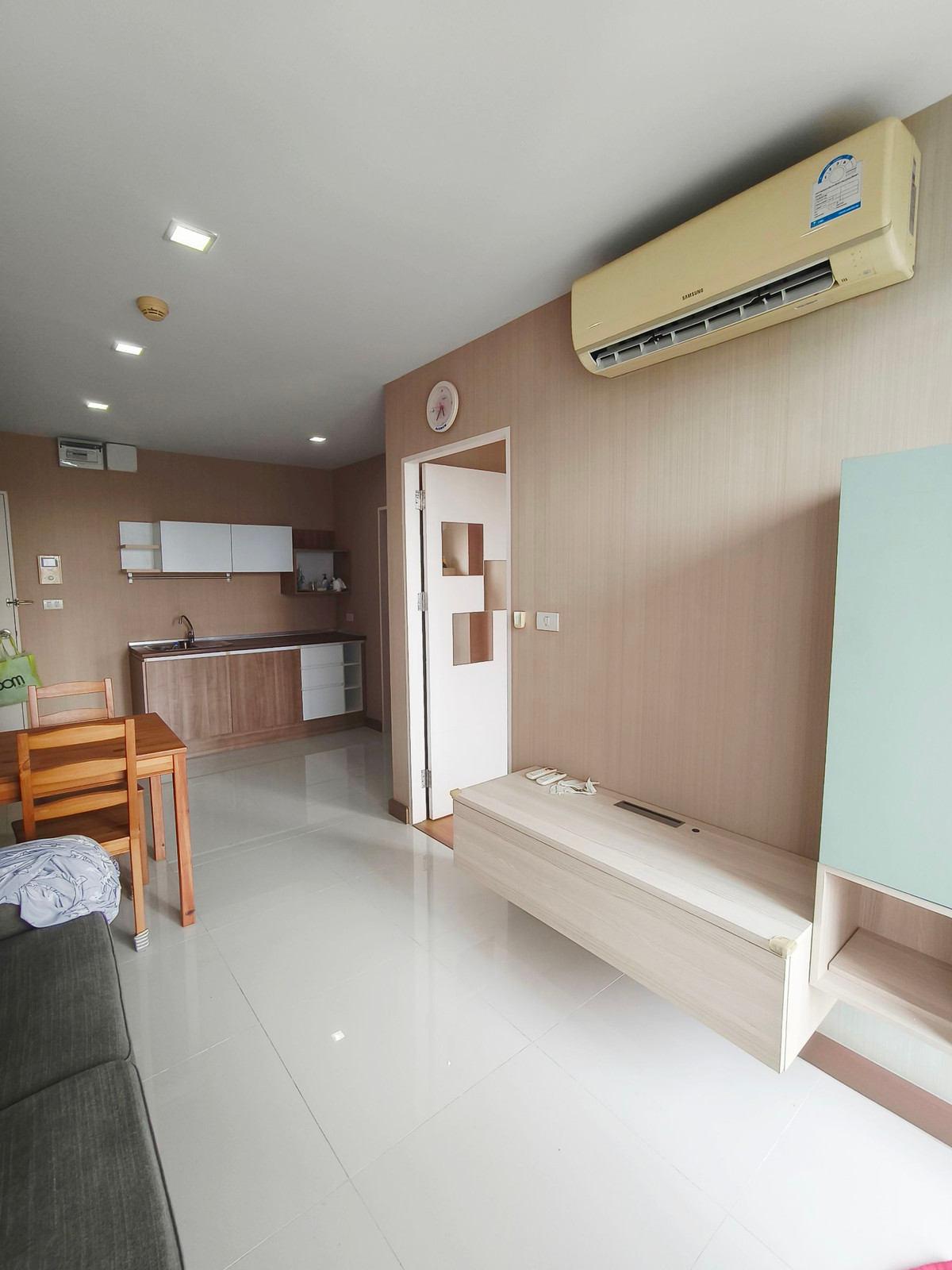 ขายคอนโดลาดกระบัง สุวรรณภูมิ : Vายด่วน คอนโดแอร์ลิงค์ เรสซิเดนซ์ ลาดกระบัง อาคาร 6 ชั้น 4