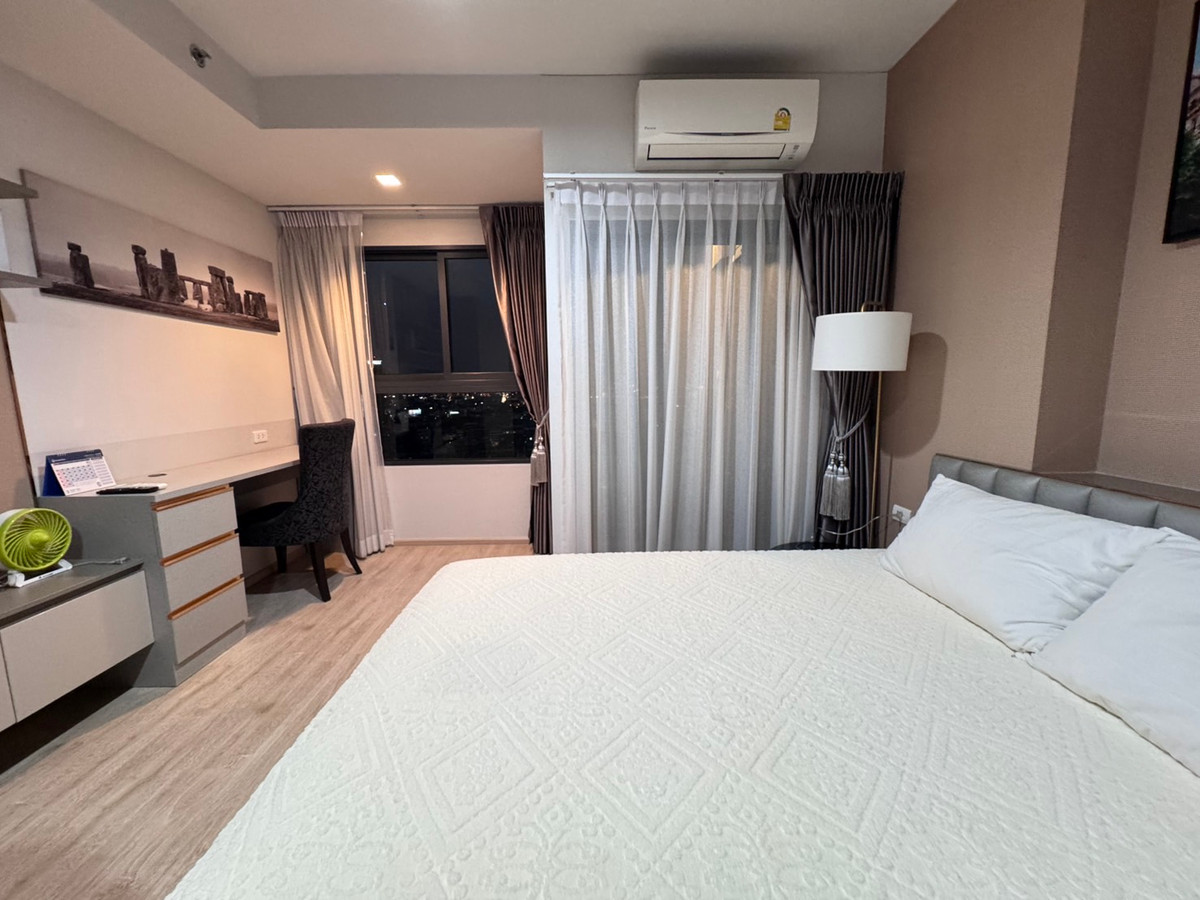 For RentCondoWongwianyai, Charoennakor : Ideo Sathorn, next to BTS Wongwian Yai, beautiful new room, open view, available and ready for rent. You can inquire.