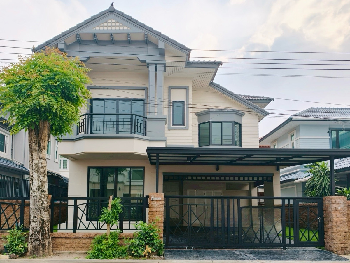 For SaleHouseRattanathibet, Sanambinna : Newly renovated house for sale Thanasiri Village, Rattanathibet, 2-story detached house (corner house) next to Rattanathibet Road. Near the Purple Line Bang Rak Yai Station and Si Rat Expressway Ready to move in condition