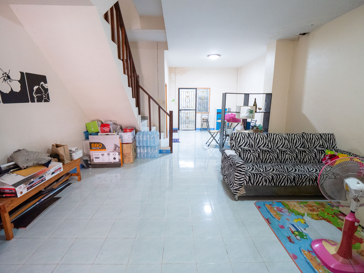 ขายทาวน์โฮมระยอง : #ขายทาว์นเฮาส์ #เมืองระยอง 26 ตรว. 3 นอน 2 น้ำ 2 จอด #ขายถูก 1.89 ล้าน สภาพพร้อมอยู่ ที่ตั้งตำบลทับมา ใกล้ถนนสุขุมวิท ติดถนนนครระยอง3 ซอยแหลมหิน-หนองมะหาด