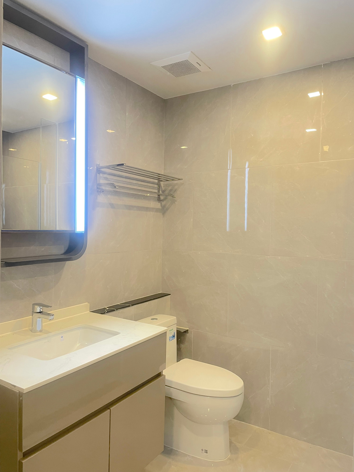 ขายคอนโดพระราม 9 เพชรบุรีตัดใหม่ RCA :  🔥 ขายด่วน 🔥  ถูกสุด ห้องสวย กว้าง  ห้องมุม ขายหลายห้อง  Call : 0619824959 Line ID :  elegant.289