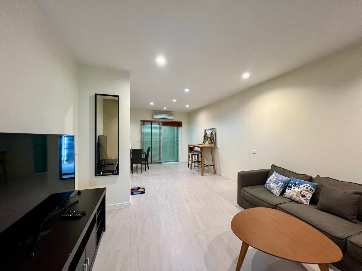 For RentTownhomePattanakan, Srinakarin : For Rent: 3-Storey Townhome at Villette City Pattanakarn 38 | Fully Furnished | South-Facing | Move-In Ready