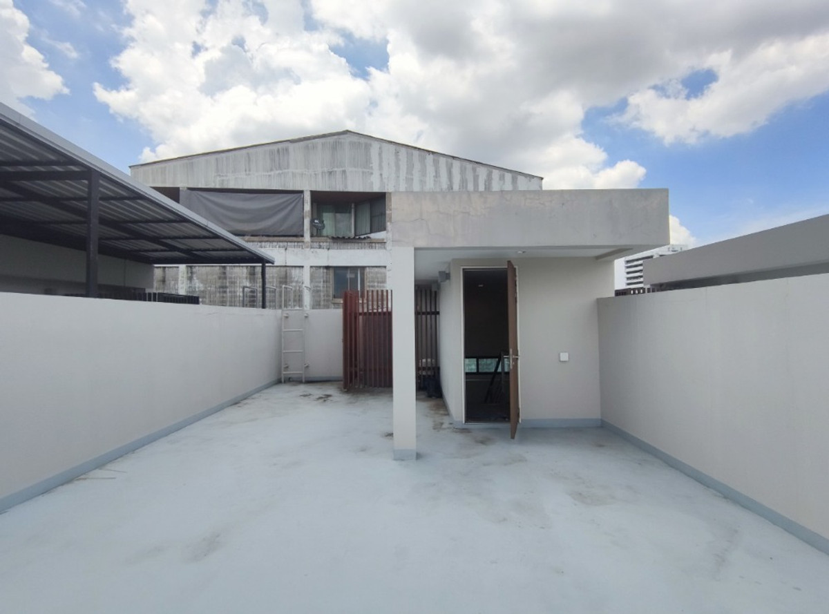 For RentHouseSukhumvit, Asoke, Thonglor : House for rent, Park Lane Ekamai, 4 floors, 3 bedrooms, near BTS Ekamai, near Gateway Ekamai.