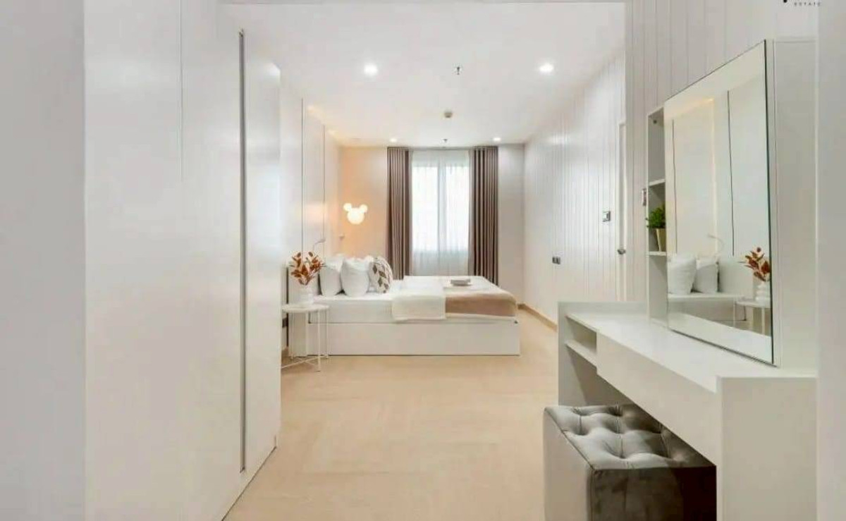 For SaleCondoRama9, Petchburi, RCA : Beautiful, angel-condition room! 🏠✨ Spacious living hall 🛋️, comfortable to live in every day 🌤️ Just bring your suitcase and move right in! 🧳✨