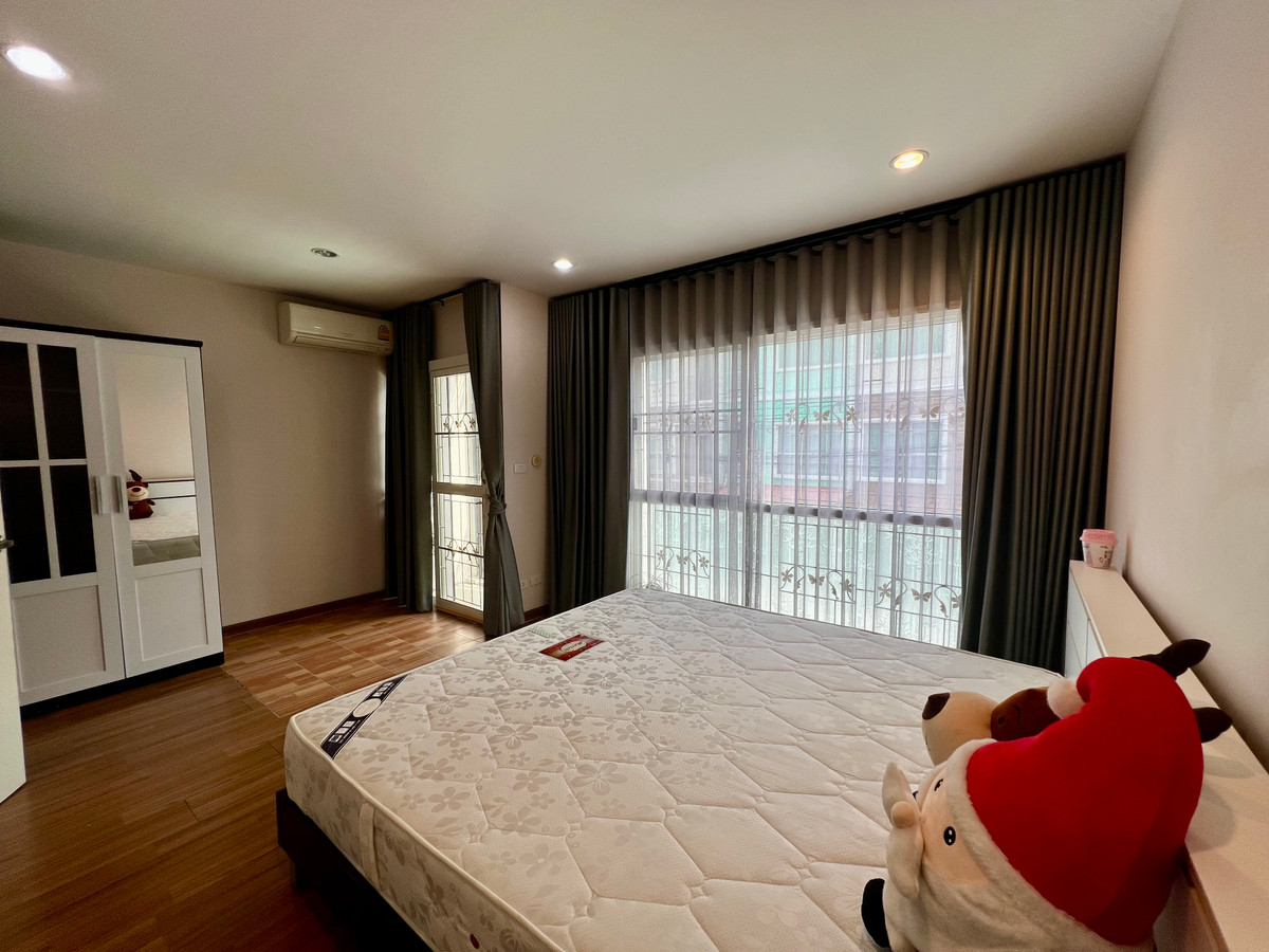 For RentTownhomePattanakan, Srinakarin : For Rent: 3-Storey Townhome at Villette City Pattanakarn 38 | Fully Furnished | South-Facing | Move-In Ready