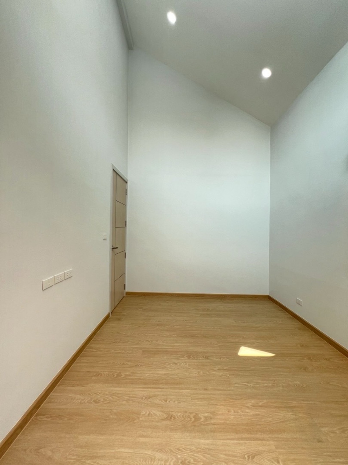 For SaleHouseKaset Nawamin,Ladplakao : Single house for sale, large area, city location, can enter and exit in many ways. Kaset-Nawamin location Soi Prasertmanukit 46