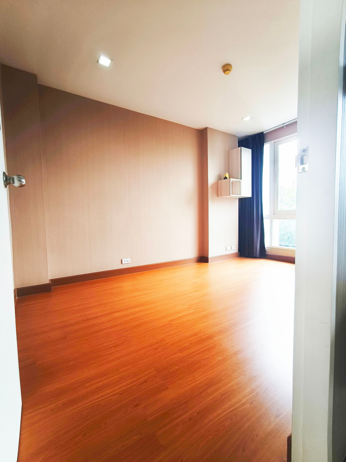 ขายคอนโดลาดกระบัง สุวรรณภูมิ : Vายด่วน คอนโดแอร์ลิงค์ เรสซิเดนซ์ ลาดกระบัง อาคาร 6 ชั้น 4