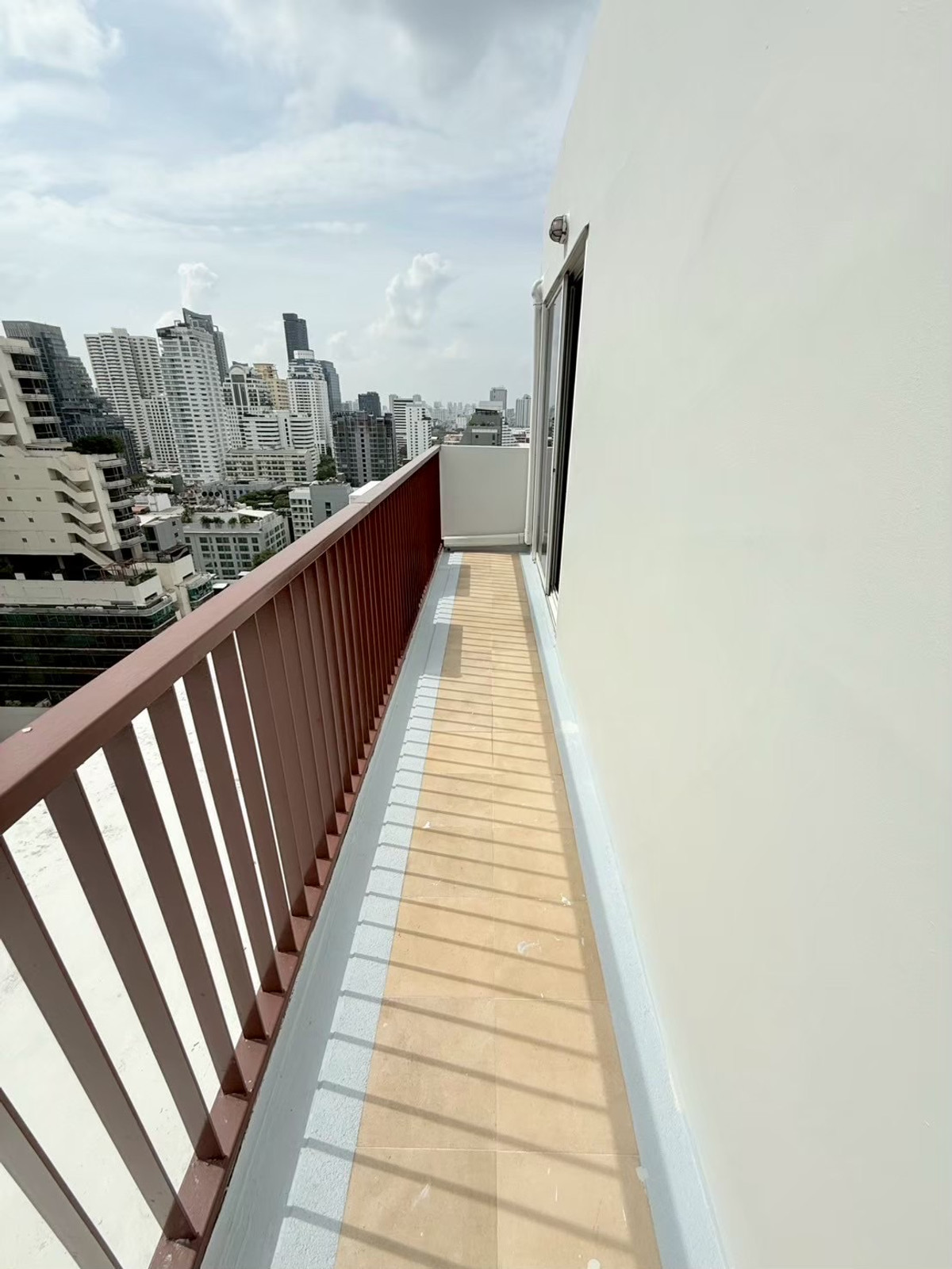 For RentCondoNana, North Nana,Sukhumvit13, Soi Nana : Condo for rent 15 Sukhumvit Residences, fully furnished condo, ready to move in, close to BTS Nana and Asoke, convenient travel!!