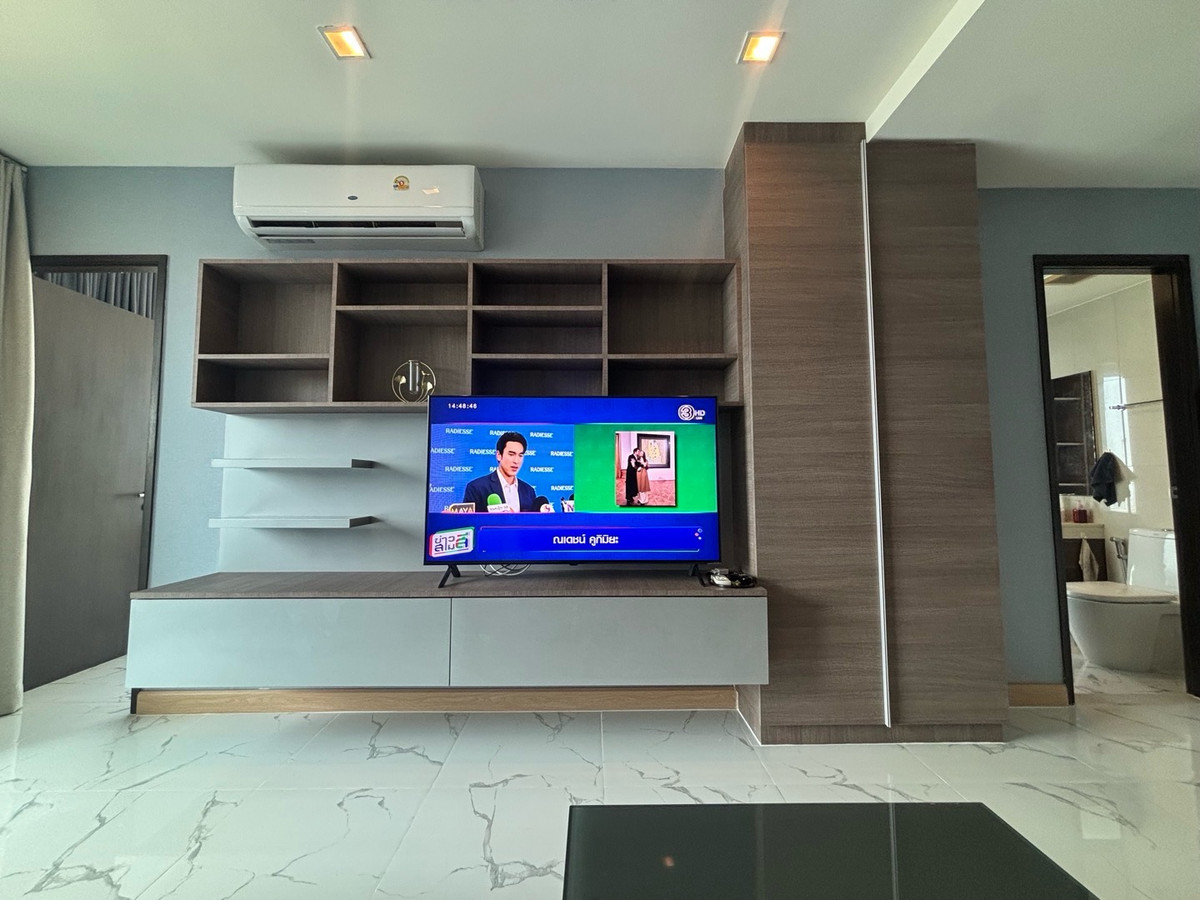 ให้เช่าคอนโดอ่อนนุช อุดมสุข : ✨ ให้เช่าคอนโดหรู Rare Layout ห้องมุมโค้ง วิวเมืองกรุงเทพชั้นสูง สวยมาก
📍 โครงการ Skywalk Residences
ใกล้ BTS พระโขนง เพียง 250 เมตร (เดิน 3 นาที) :25,000 THB/month 51ตรม