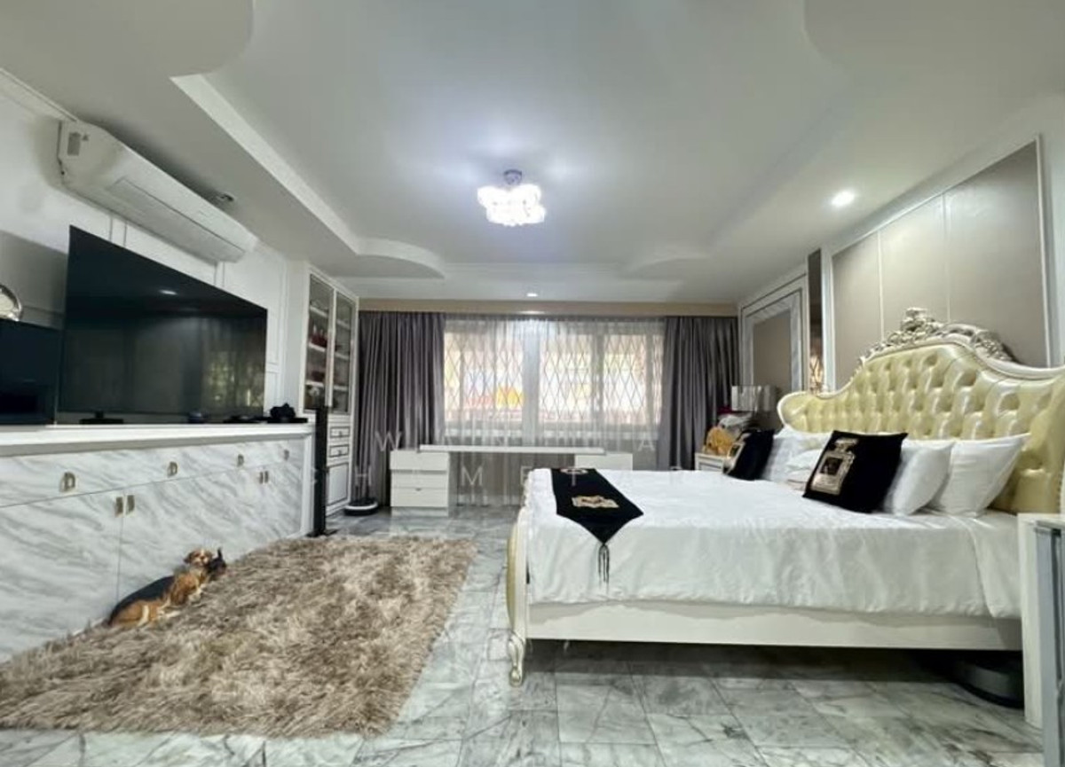 ขายบ้านพระราม 9 เพชรบุรีตัดใหม่ RCA : บ้านเดี่ยว 4 ชั้น พระราม9 ซ.43 พื้นที่ใช้สอยกว่า 704 ตรม. ใกล้ห้างเดอะไนน์ บ้านใจกลางเมือง มีระเบียงทุกห้อง ทิศเหนือ-ใต้ บ้านสวยสภาพดีมาก เหมาะอยู่อาศัย ทำโฮมออฟฟิศ คาเฟ่ เข้าออกได้หลายทาง