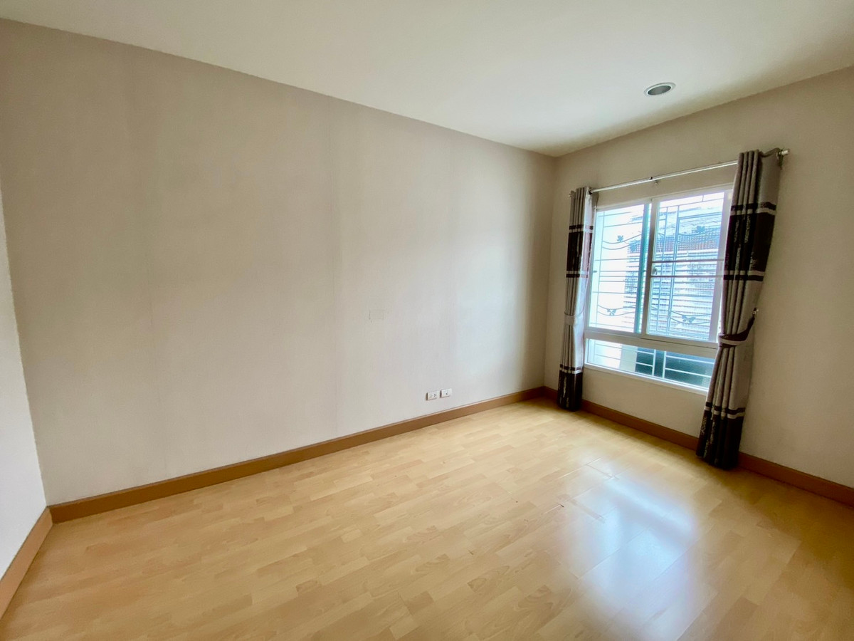 ขายทาวน์โฮมลาดพร้าว101 แฮปปี้แลนด์ : ขายทาวน์โฮม 3 ชั้น บ้านกลางเมือง ลาดพร้าว 87 | บ้านเปล่า แต่งได้ตามสไตล์ | ทำเลเมือง เดินทางสะดวก