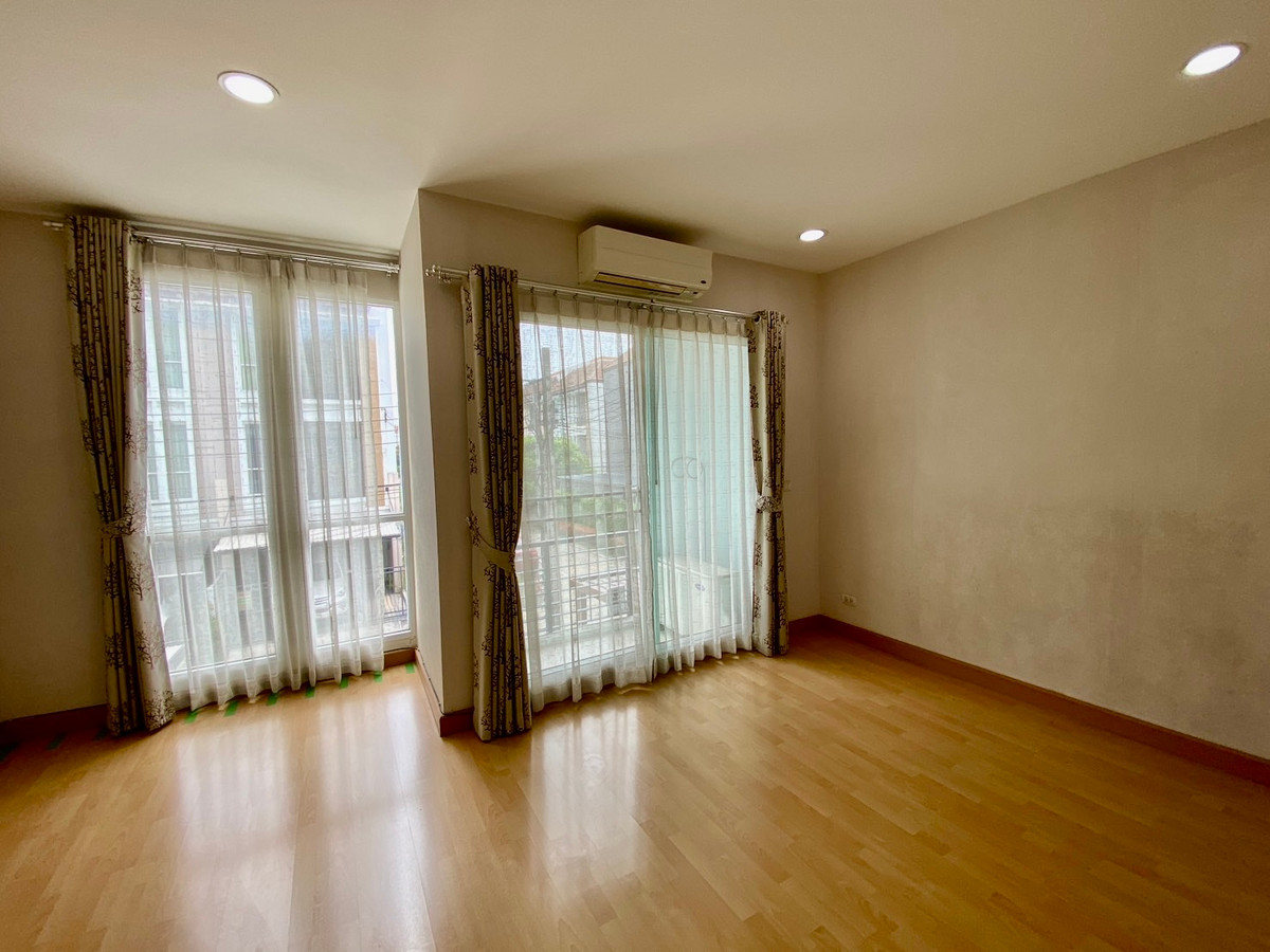 ขายทาวน์โฮมลาดพร้าว101 แฮปปี้แลนด์ : ขายทาวน์โฮม 3 ชั้น บ้านกลางเมือง ลาดพร้าว 87 | บ้านเปล่า แต่งได้ตามสไตล์ | ทำเลเมือง เดินทางสะดวก