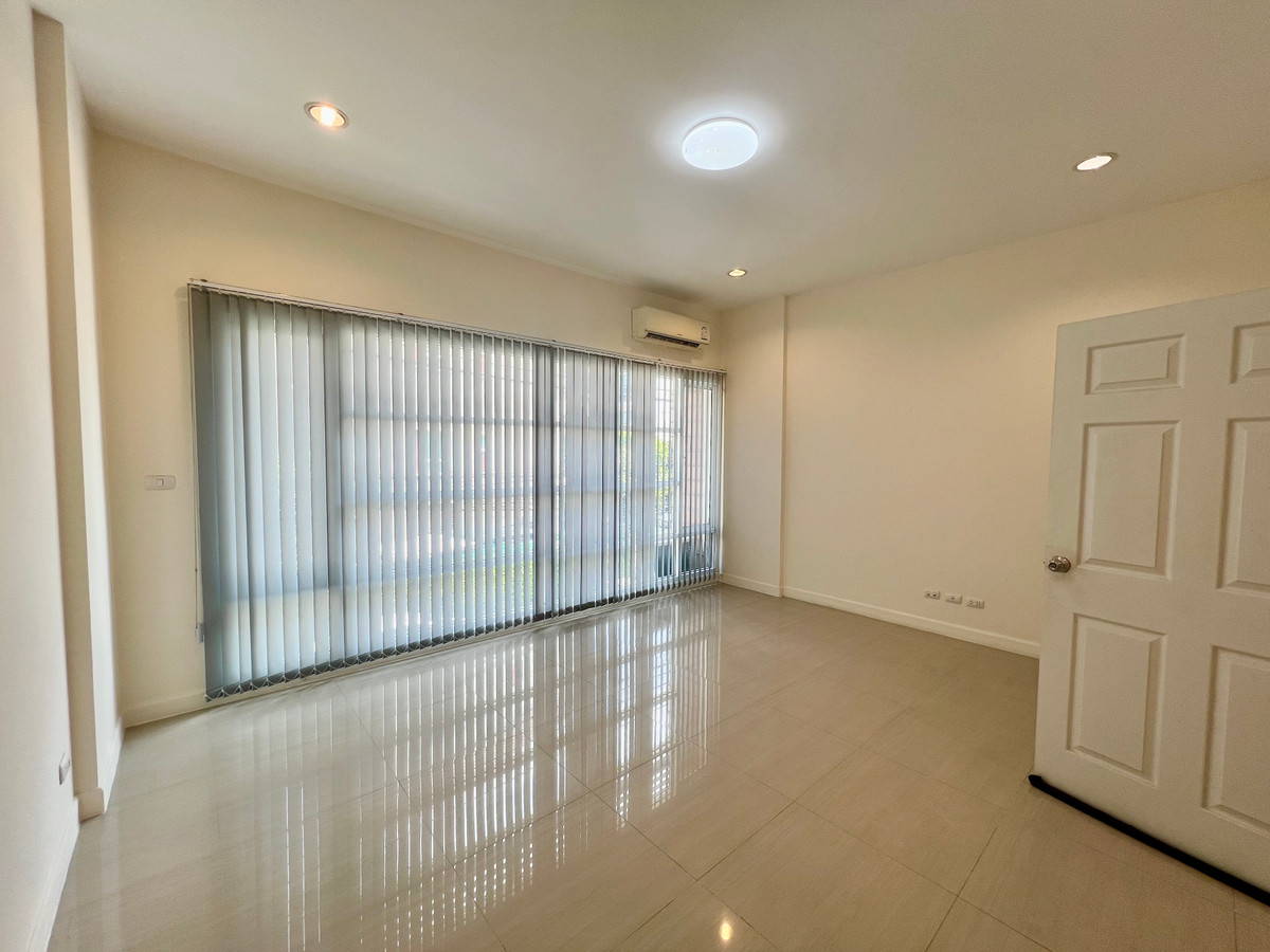 ให้เช่าทาวน์โฮมเกษตร นวมินทร์ ลาดปลาเค้า : ให้เช่า Townhome 4 ชั้น Premium Place Ekkamai–Ramintra 2 | เหมาะทำโฮมออฟฟิศ | พื้นที่ใหญ่ ทำเลเลียบด่วน