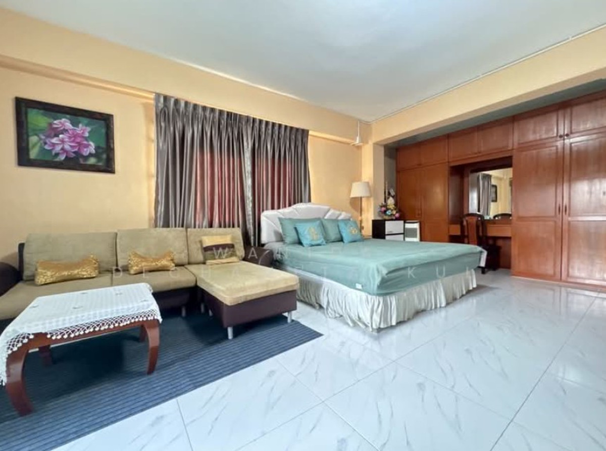 ขายบ้านพระราม 9 เพชรบุรีตัดใหม่ RCA : บ้านเดี่ยว 4 ชั้น พระราม9 ซ.43 พื้นที่ใช้สอยกว่า 704 ตรม. ใกล้ห้างเดอะไนน์ บ้านใจกลางเมือง มีระเบียงทุกห้อง ทิศเหนือ-ใต้ บ้านสวยสภาพดีมาก เหมาะอยู่อาศัย ทำโฮมออฟฟิศ คาเฟ่ เข้าออกได้หลายทาง