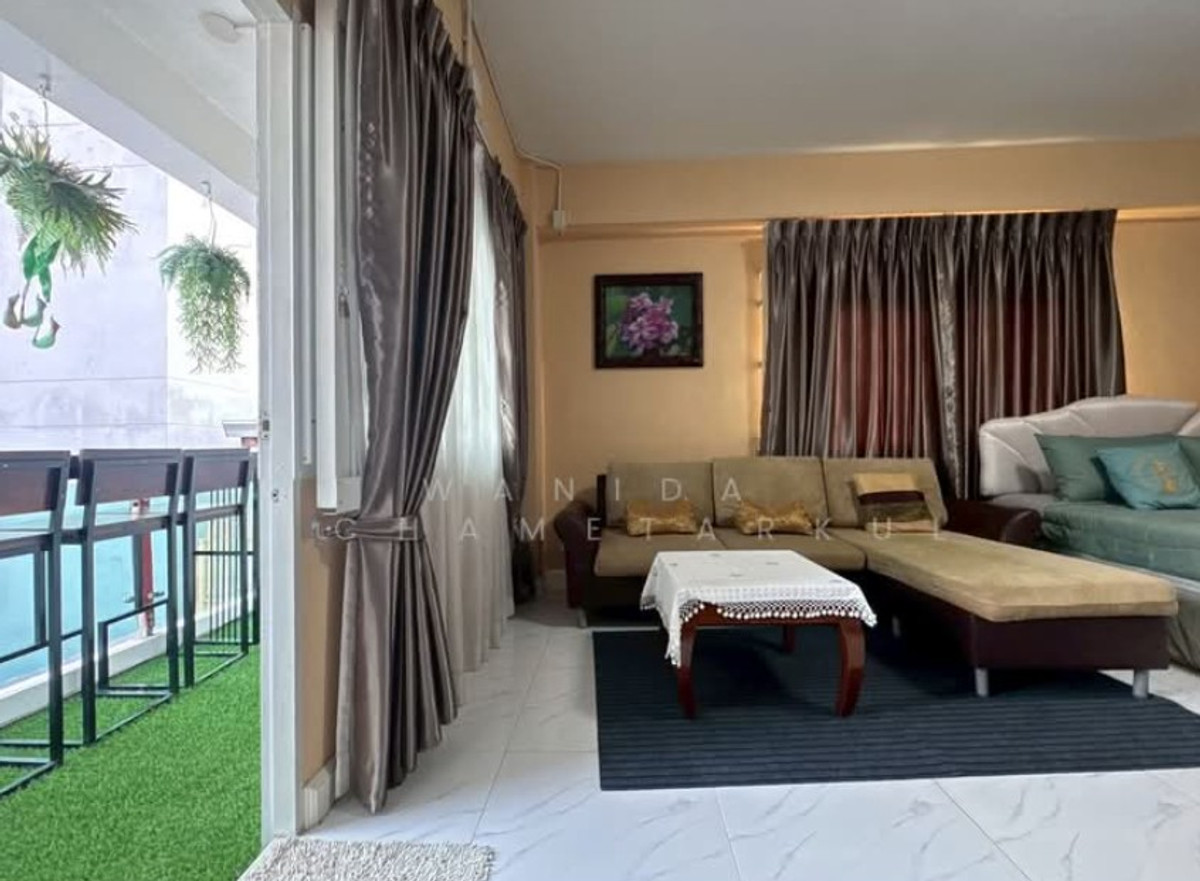 ขายบ้านพระราม 9 เพชรบุรีตัดใหม่ RCA : บ้านเดี่ยว 4 ชั้น พระราม9 ซ.43 พื้นที่ใช้สอยกว่า 704 ตรม. ใกล้ห้างเดอะไนน์ บ้านใจกลางเมือง มีระเบียงทุกห้อง ทิศเหนือ-ใต้ บ้านสวยสภาพดีมาก เหมาะอยู่อาศัย ทำโฮมออฟฟิศ คาเฟ่ เข้าออกได้หลายทาง