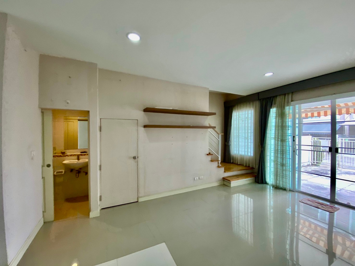 ขายทาวน์โฮมลาดพร้าว101 แฮปปี้แลนด์ : ขายทาวน์โฮม 3 ชั้น บ้านกลางเมือง ลาดพร้าว 87 | บ้านเปล่า แต่งได้ตามสไตล์ | ทำเลเมือง เดินทางสะดวก