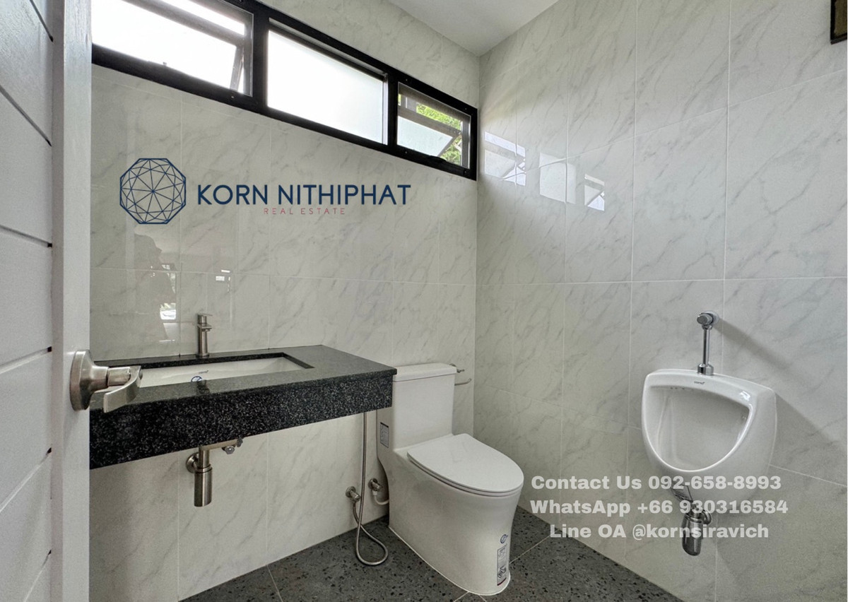 For RentRetail SpaceOnnut, Udomsuk : Single house for rent, doing business, Pridi Banomyong, Sukhumvit 71, parking for many cars.