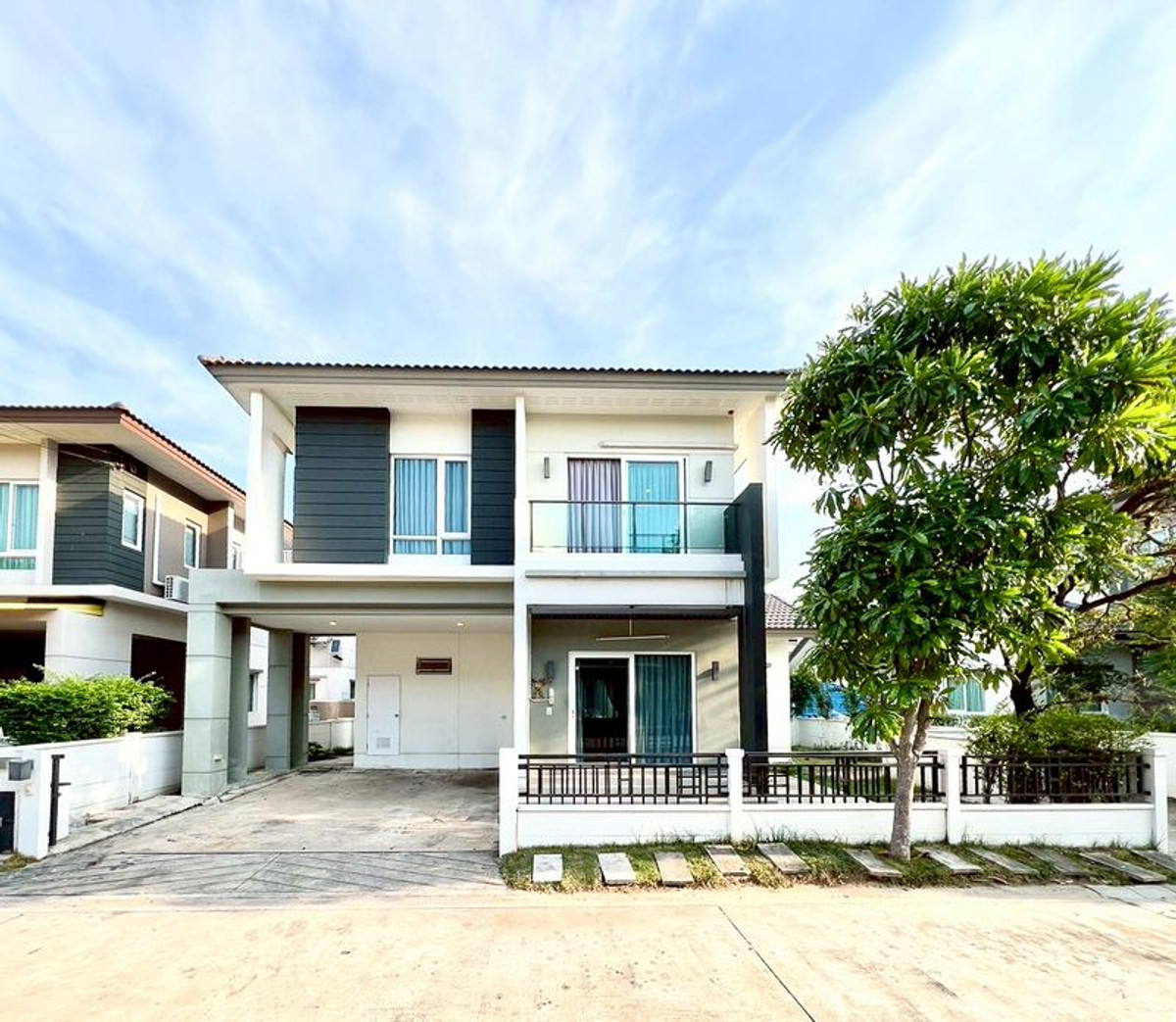 ขายบ้านราษฎร์บูรณะ สุขสวัสดิ์ : ขายบ้านเดี่ยว 2 ชั้น CENTRO ประชาอุทิศ 90 เนื้อที่ 50 ตารางวา 4 ห้องนอน ซอยประชาสามัคคี ตำบลบ้านคลองสวน อำเภอพระสมุทรเจดีย์ จังหวัดสมุทรปราการ