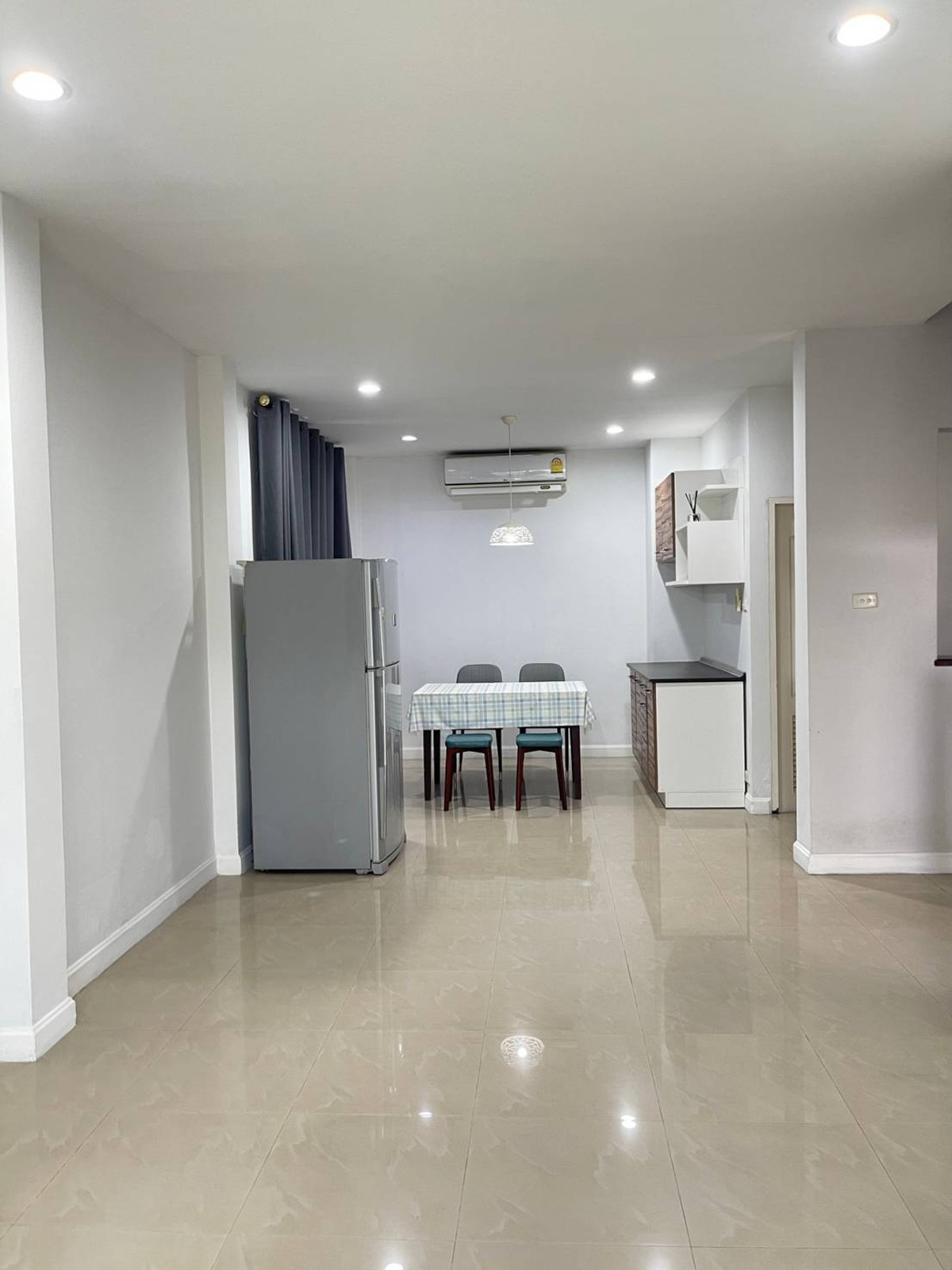 ให้เช่าบ้านพระราม 5 ราชพฤกษ์ บางกรวย : ให้เช่าบ้านเดี่ยว ดิเอมเมอรัล การ์เด้น & สปอร์ตคลับ ใกล้ สัมมากร เพลส ราชพฤกษ์ เพียง 1 นาที