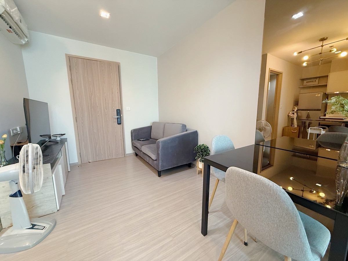 For RentCondoThaphra, Talat Phlu, Wutthakat : ⭐️ Life Sathorn Sierra ⭐️1 bedroom, 1 bathroom, 32 sq m. Beautiful room, decorated, ready to move in.