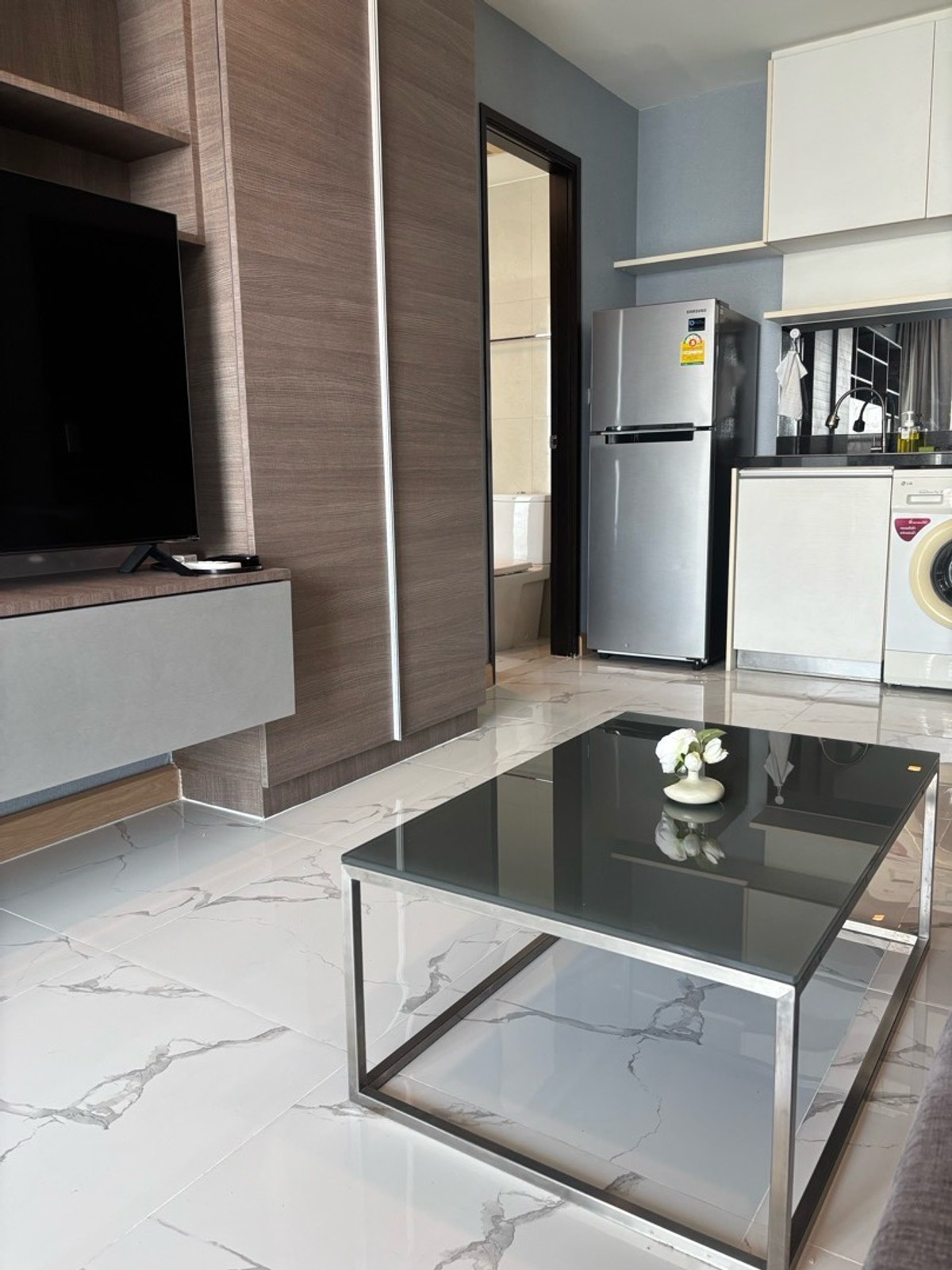 ให้เช่าคอนโดอ่อนนุช อุดมสุข : ✨ ให้เช่าคอนโดหรู Rare Layout ห้องมุมโค้ง วิวเมืองกรุงเทพชั้นสูง สวยมาก
📍 โครงการ Skywalk Residences
ใกล้ BTS พระโขนง เพียง 250 เมตร (เดิน 3 นาที) :25,000 THB/month 51ตรม