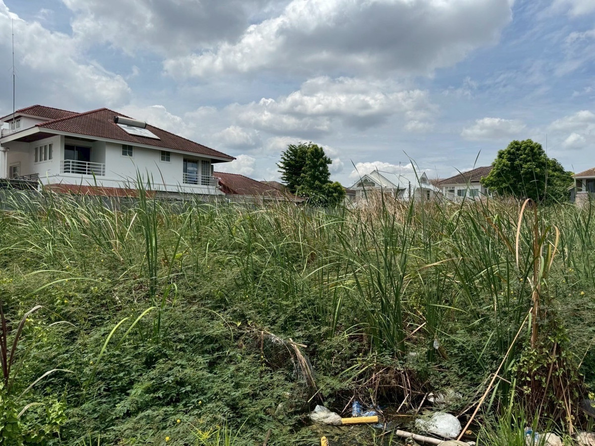 For SaleLandNawamin, Ramindra : Land for sale, Ramintra 62, next to the road on 2 sides, 2 ways to enter, suitable for building a house, office, area 2-1-88 rai, beautiful plot, cheaper price, nearby.