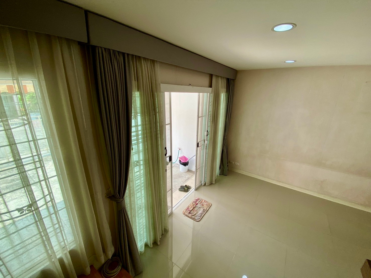 ขายทาวน์โฮมลาดพร้าว101 แฮปปี้แลนด์ : ขายทาวน์โฮม 3 ชั้น บ้านกลางเมือง ลาดพร้าว 87 | บ้านเปล่า แต่งได้ตามสไตล์ | ทำเลเมือง เดินทางสะดวก