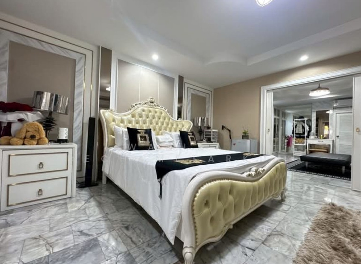 ขายบ้านพระราม 9 เพชรบุรีตัดใหม่ RCA : บ้านเดี่ยว 4 ชั้น พระราม9 ซ.43 พื้นที่ใช้สอยกว่า 704 ตรม. ใกล้ห้างเดอะไนน์ บ้านใจกลางเมือง มีระเบียงทุกห้อง ทิศเหนือ-ใต้ บ้านสวยสภาพดีมาก เหมาะอยู่อาศัย ทำโฮมออฟฟิศ คาเฟ่ เข้าออกได้หลายทาง