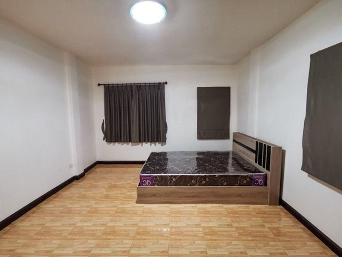 ขายทาวน์โฮมเสรีไทย-นิด้า : ทาวน์เฮ้าส์หลังริม จอดรถได้ถึง 5 คัน เหมาะทำ Home Office ใกล้แฟชั่นไอส์แลนด์ 🏢