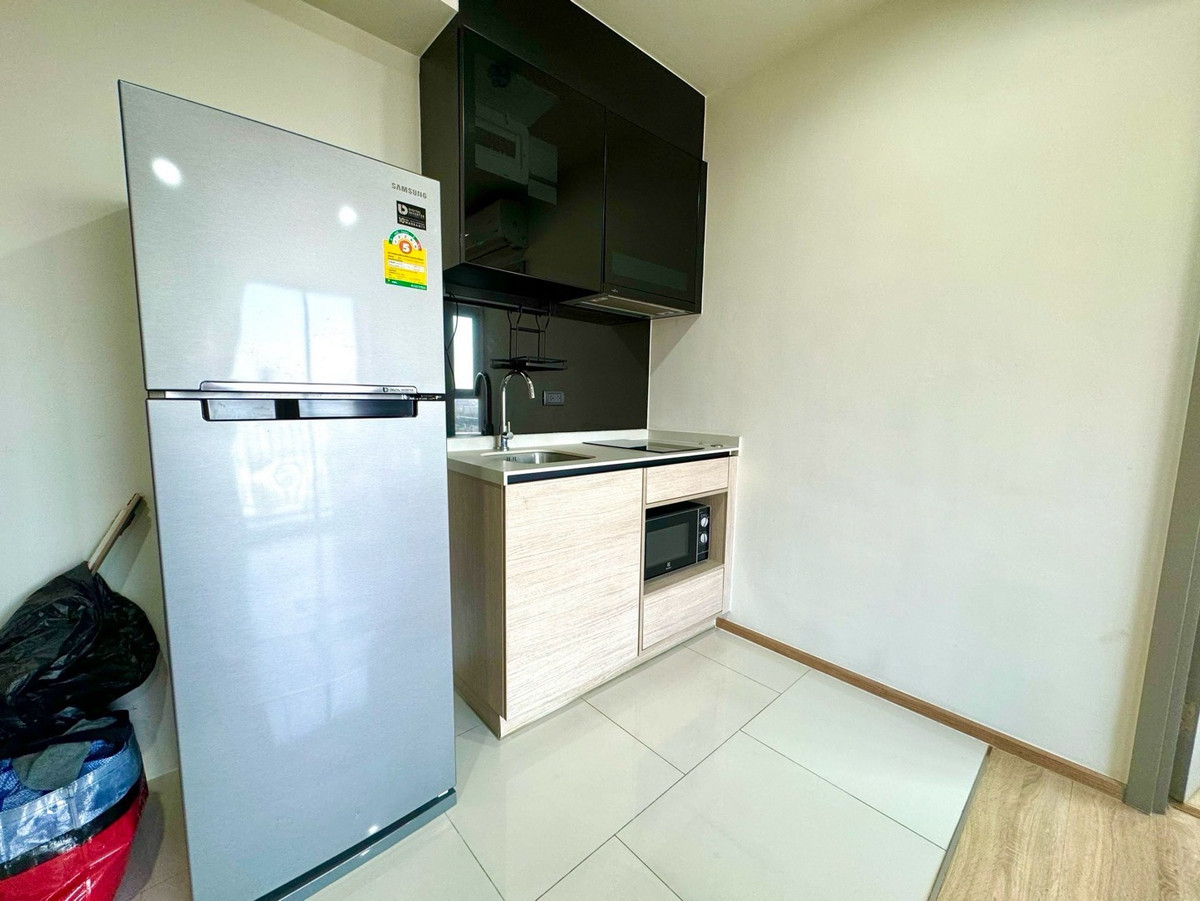 For RentCondoRama9, Petchburi, RCA : For rent: The Base Garden Rama9, corner room, ready to move in.