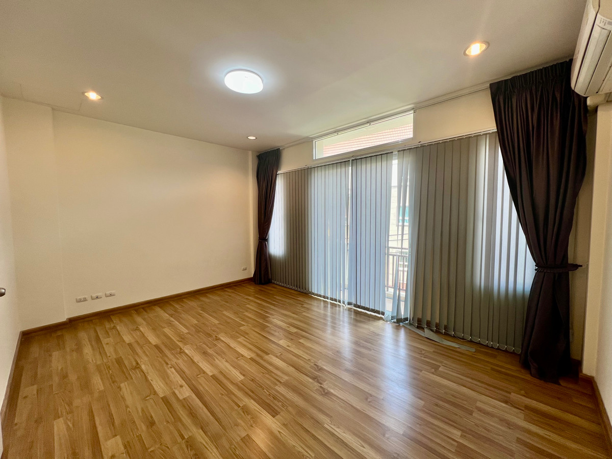 ให้เช่าทาวน์โฮมเกษตร นวมินทร์ ลาดปลาเค้า : ให้เช่า Townhome 4 ชั้น Premium Place Ekkamai–Ramintra 2 | เหมาะทำโฮมออฟฟิศ | พื้นที่ใหญ่ ทำเลเลียบด่วน