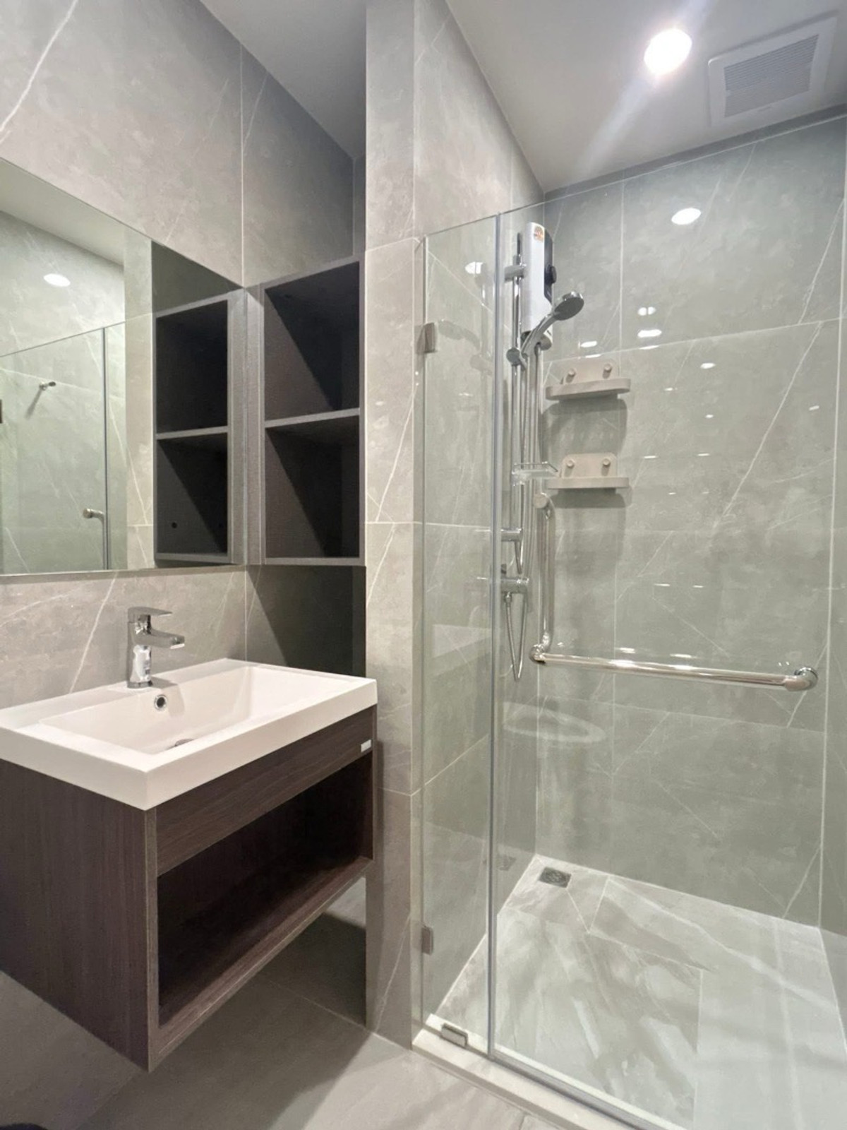 ให้เช่าคอนโดพระราม 9 เพชรบุรีตัดใหม่ RCA : 🚀 Nue District พระราม9 - 31ตรม. 1นอน1น้ำ พร้อมอยู่ 092-545-6151 (ทีม)