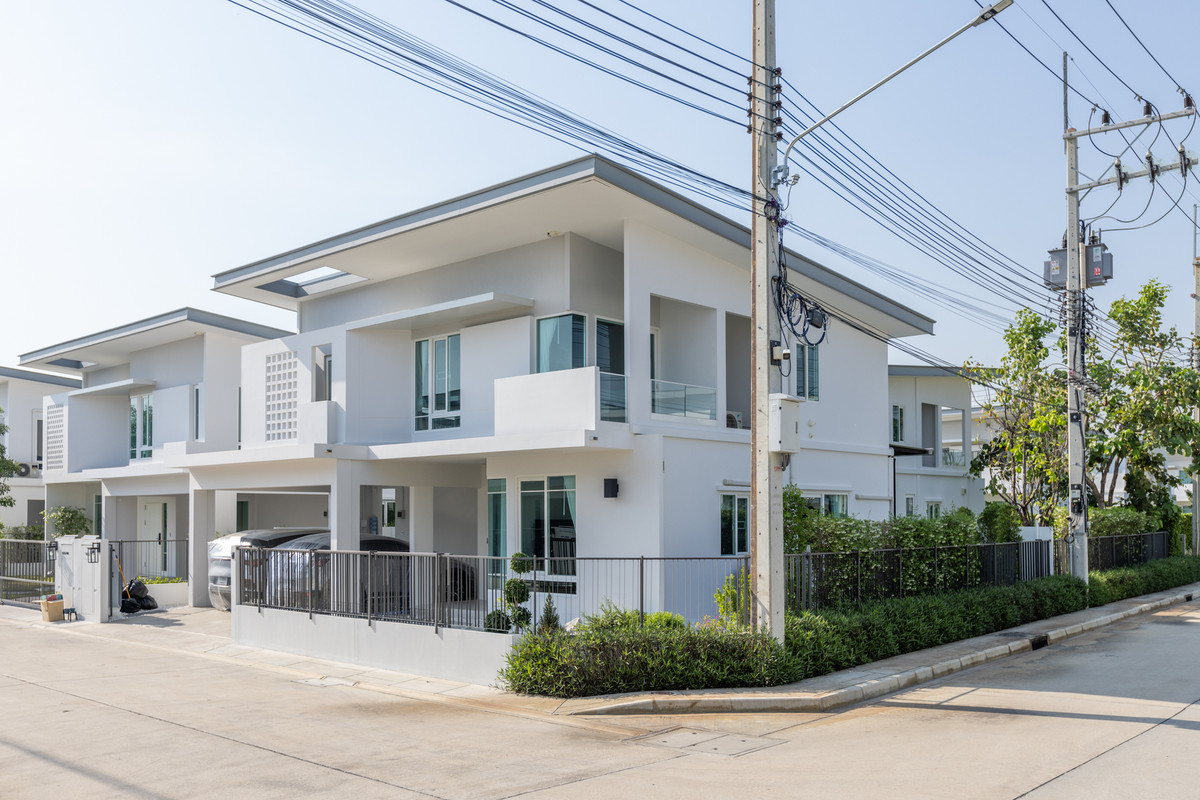 ขายบ้านพุทธมณฑล ศาลายา : ขายขาดทุน *** บ้านเดี่ยวโครงการ วี ปิ่นเกล้า-สาย 5 (Vie Pinklao-Sai 5) แปลงมุม พร้อมเฟอร์ เข้าอยู่ได้เลย