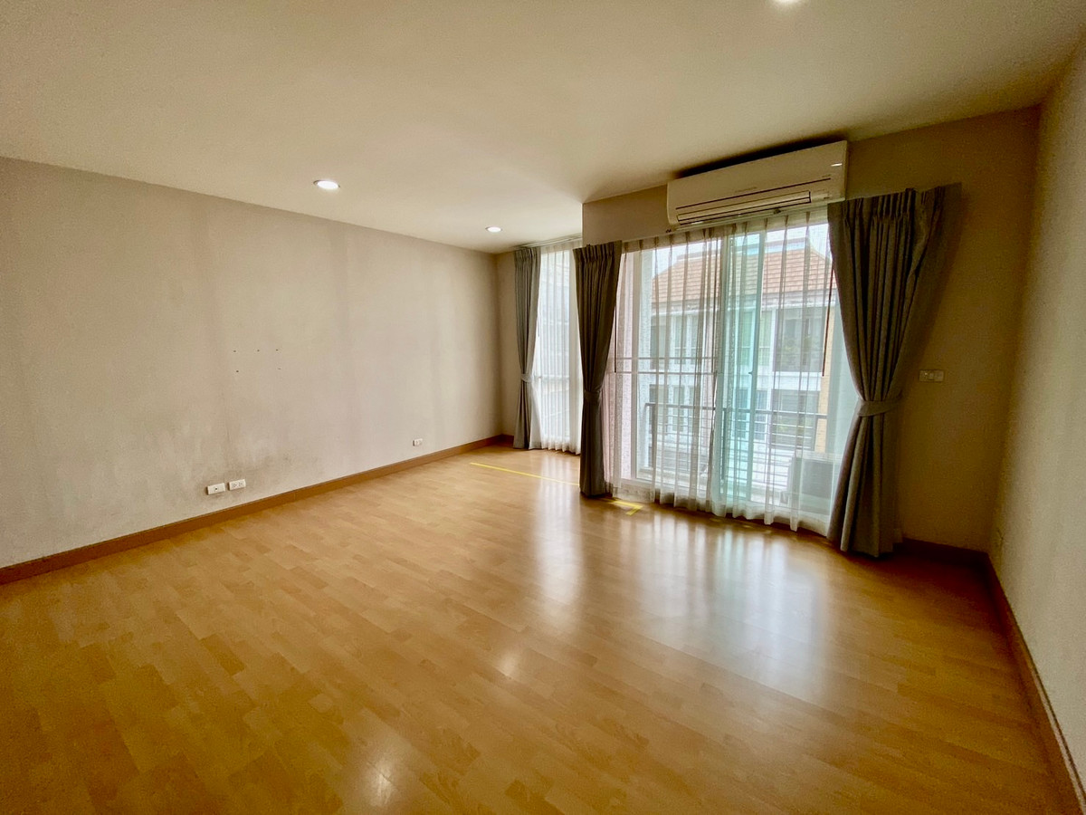 ขายทาวน์โฮมลาดพร้าว101 แฮปปี้แลนด์ : ขายทาวน์โฮม 3 ชั้น บ้านกลางเมือง ลาดพร้าว 87 | บ้านเปล่า แต่งได้ตามสไตล์ | ทำเลเมือง เดินทางสะดวก