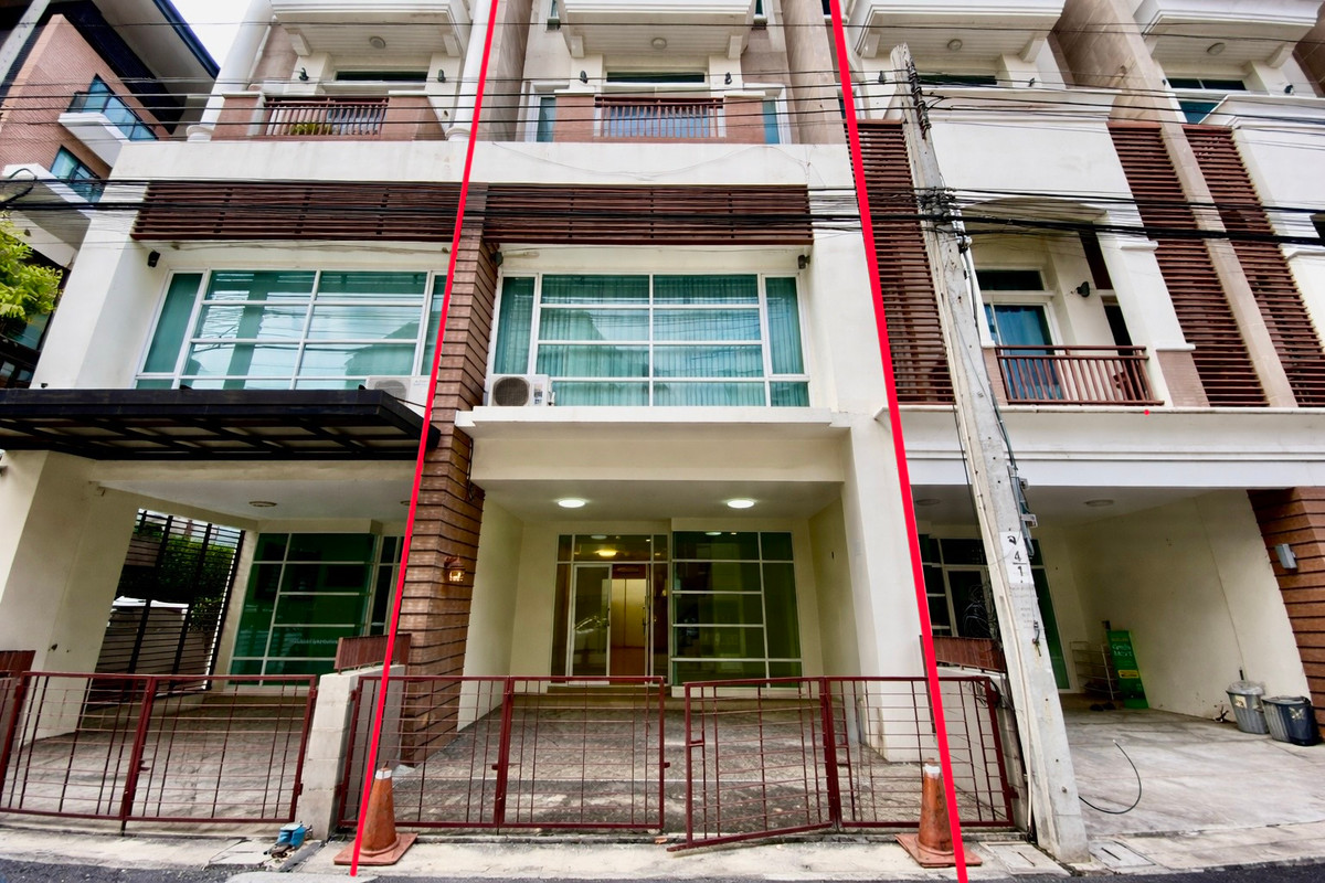For RentTownhomeKaset Nawamin,Ladplakao : For Rent: 4-Storey Townhome at Premium Place Ekkamai–Ramintra 2 | Spacious Home Office Layout | Prime Expressway Location