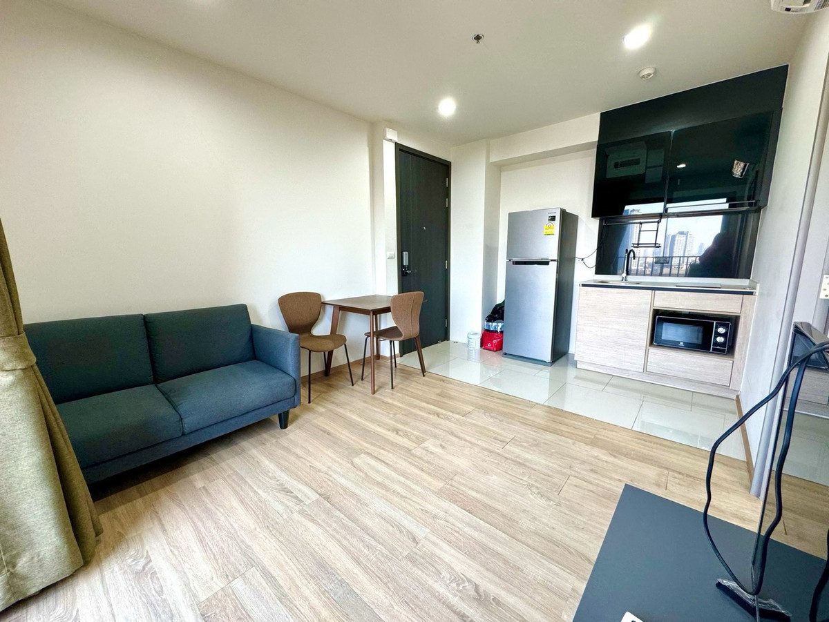 For RentCondoRama9, Petchburi, RCA : For rent: The Base Garden Rama9, corner room, ready to move in.