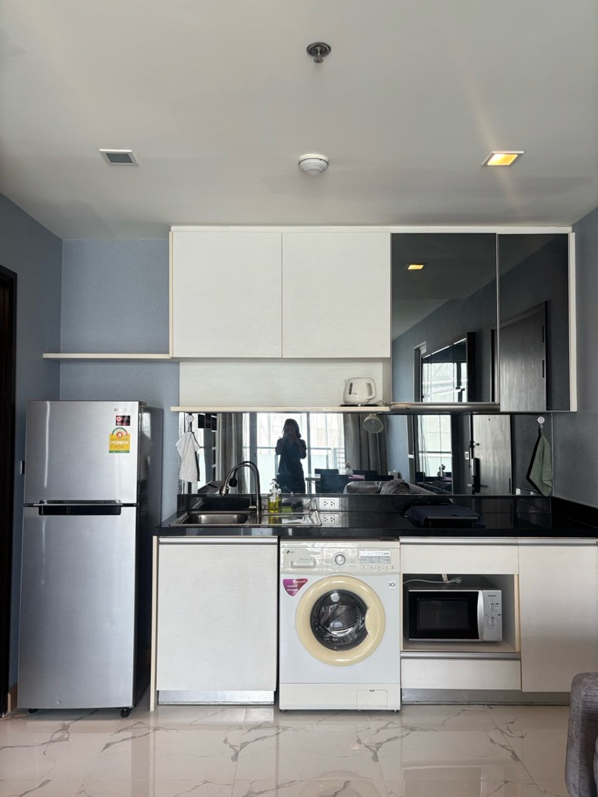 ให้เช่าคอนโดอ่อนนุช อุดมสุข : ✨ ให้เช่าคอนโดหรู Rare Layout ห้องมุมโค้ง วิวเมืองกรุงเทพชั้นสูง สวยมาก
📍 โครงการ Skywalk Residences
ใกล้ BTS พระโขนง เพียง 250 เมตร (เดิน 3 นาที) :25,000 THB/month 51ตรม