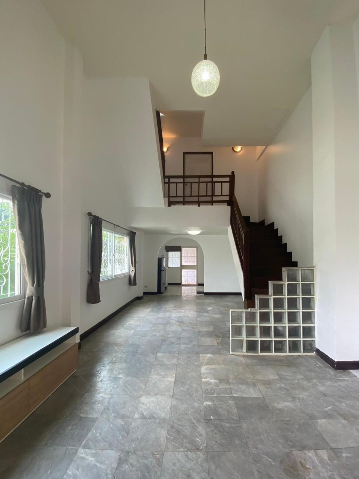 ขายทาวน์โฮมเสรีไทย-นิด้า : ทาวน์เฮ้าส์หลังริม จอดรถได้ถึง 5 คัน เหมาะทำ Home Office ใกล้แฟชั่นไอส์แลนด์ 🏢