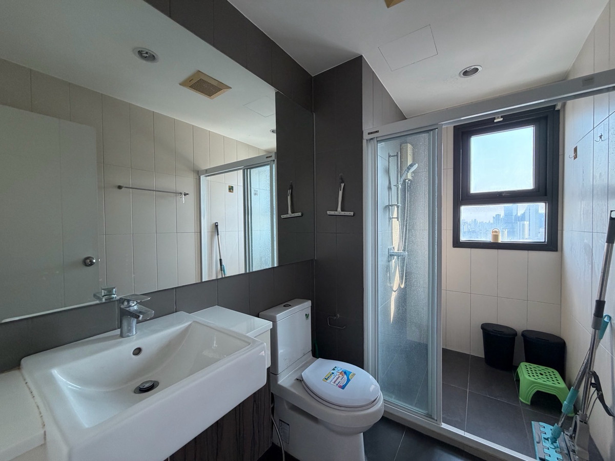 For SaleCondoRatchadapisek, Huaikwang, Suttisan : The owner is in a hurry to sell. The price is lower than the appraised price of centric Huai Khwang.